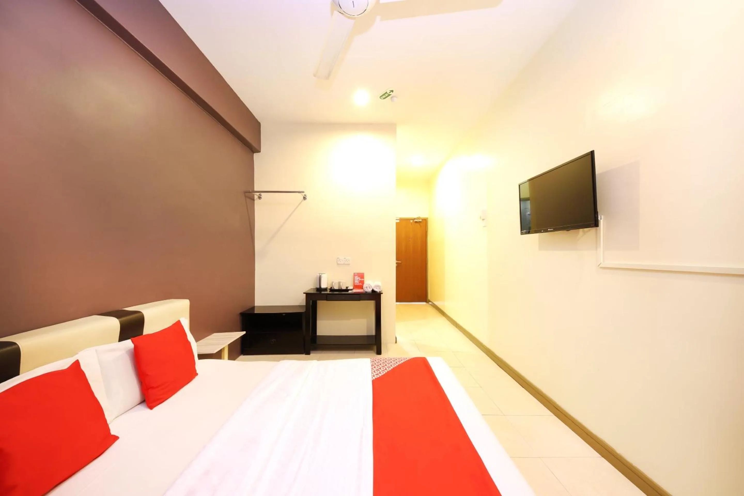 Bedroom, Bed in Collection O Batu Ferringhi Beach formerly ESQ Ferringhi