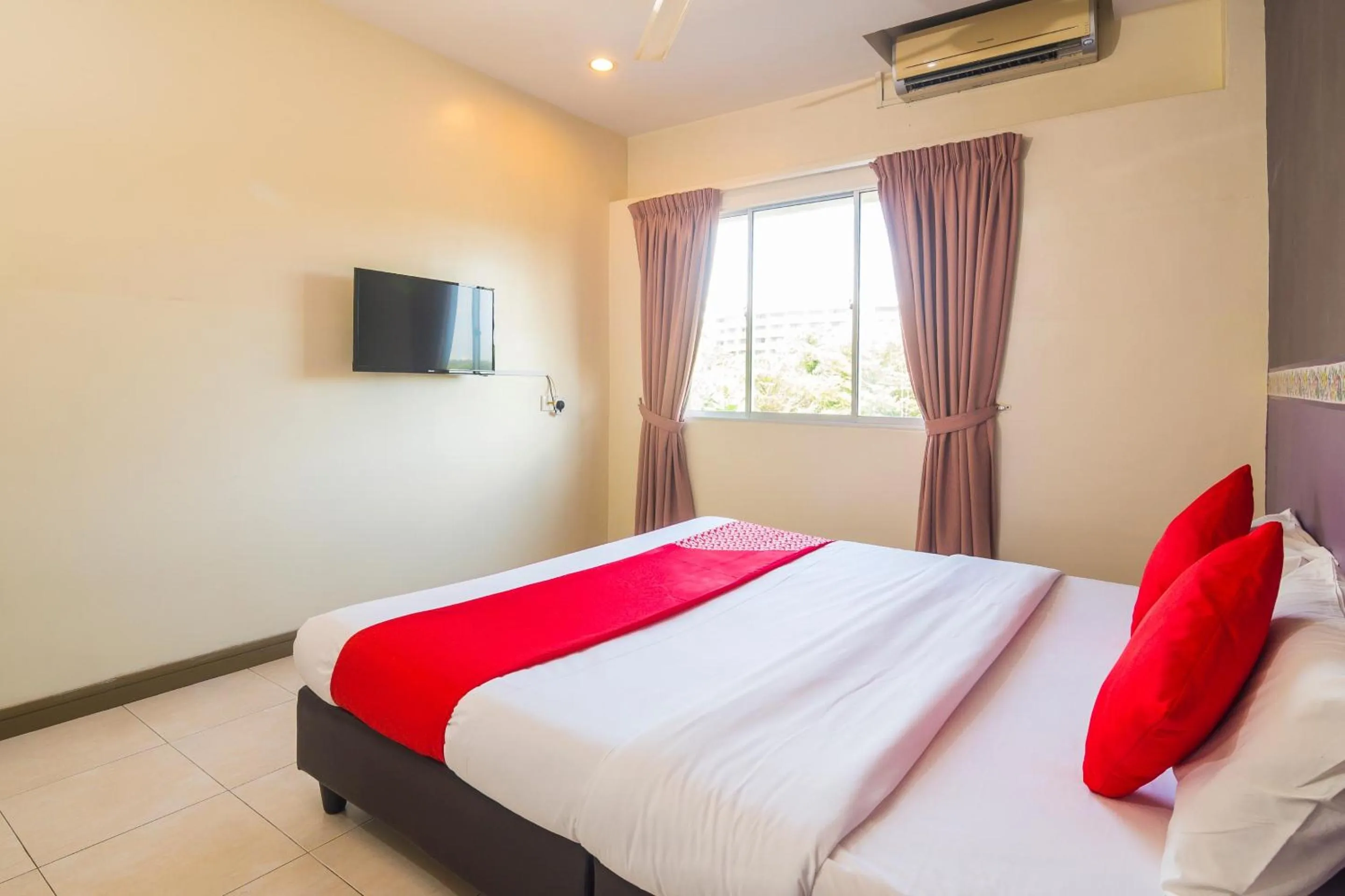 Bedroom, Bed in Collection O Batu Ferringhi Beach formerly ESQ Ferringhi