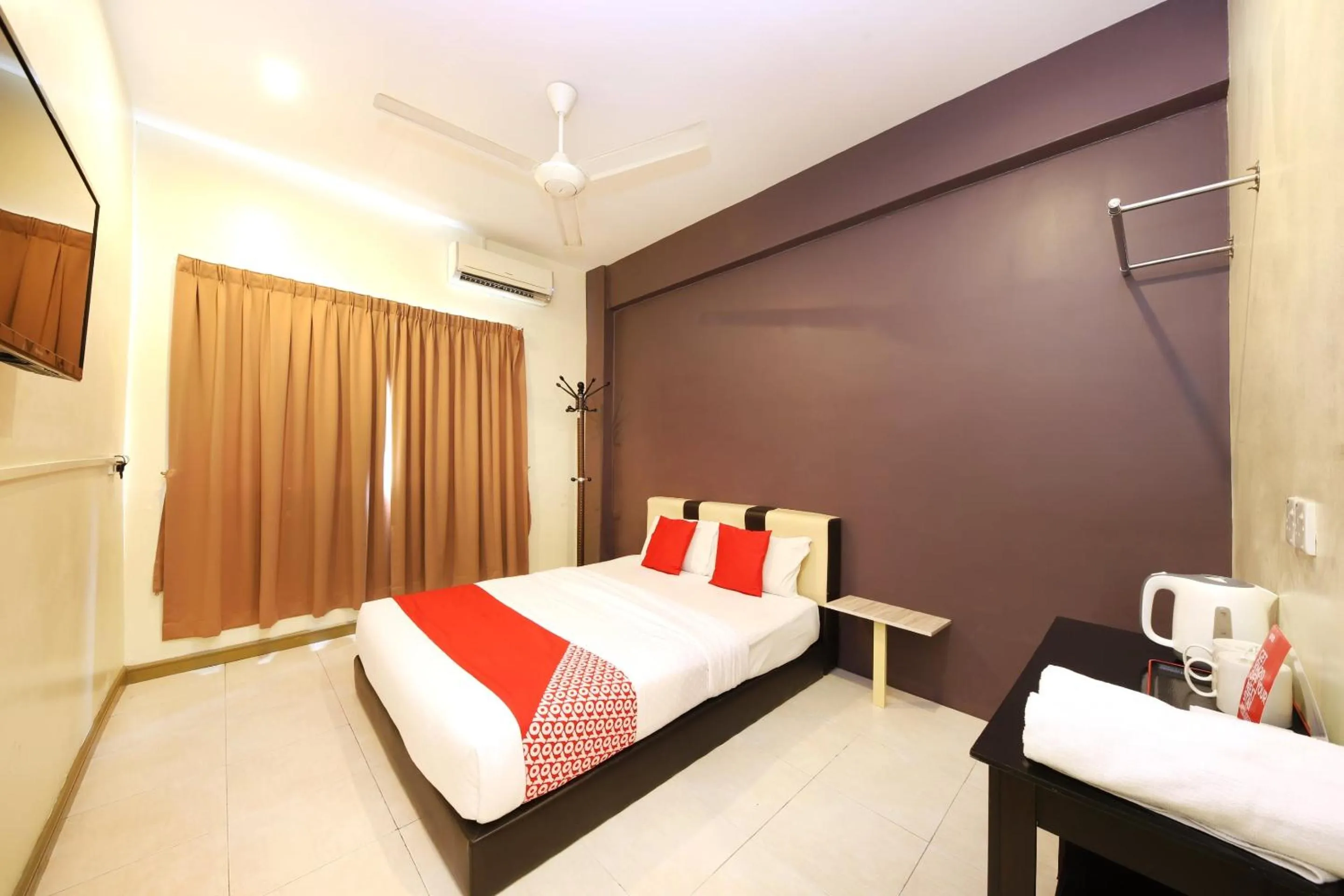 Bedroom, Bed in Collection O Batu Ferringhi Beach formerly ESQ Ferringhi