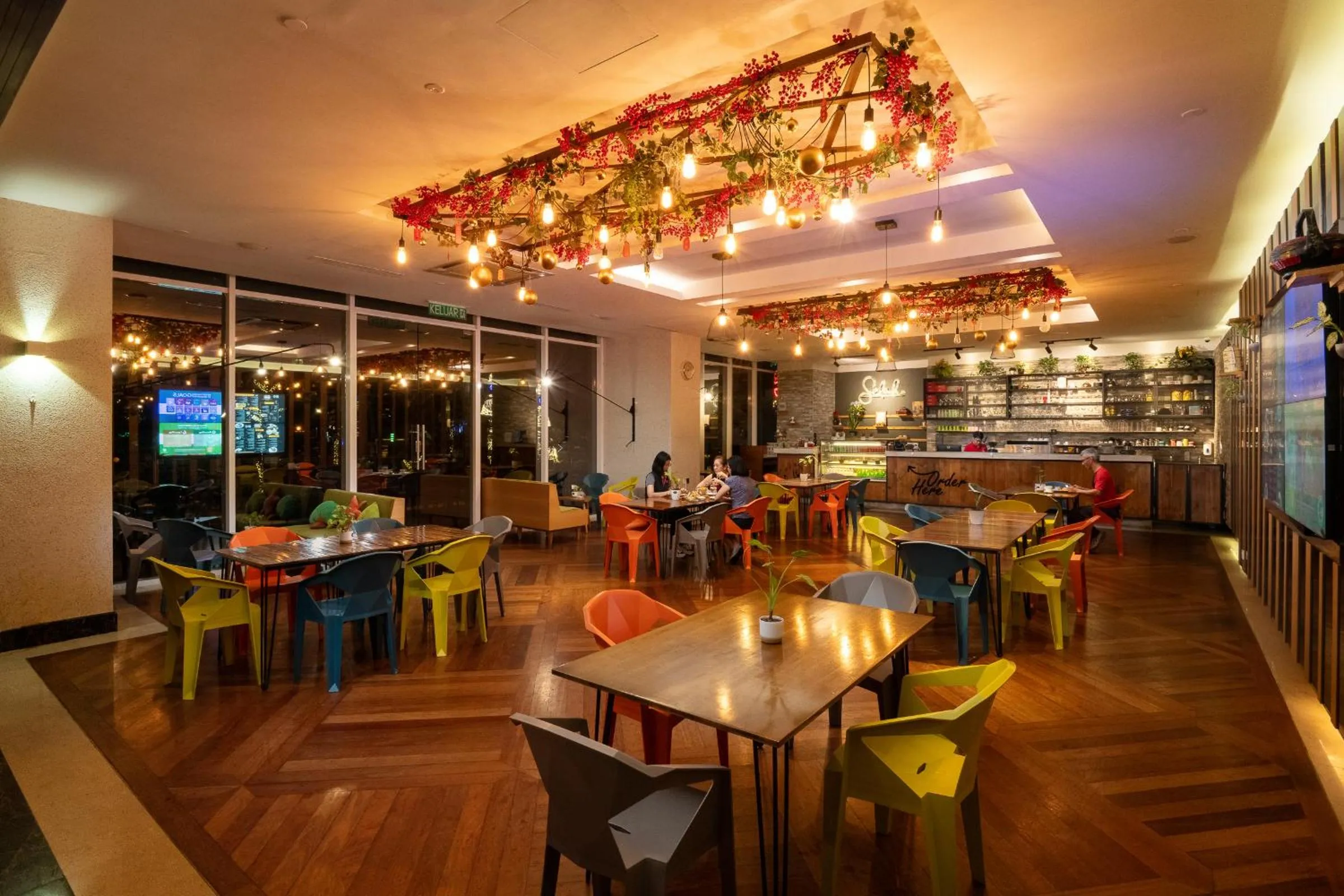 Restaurant/places to eat in Olive Tree Hotel Penang