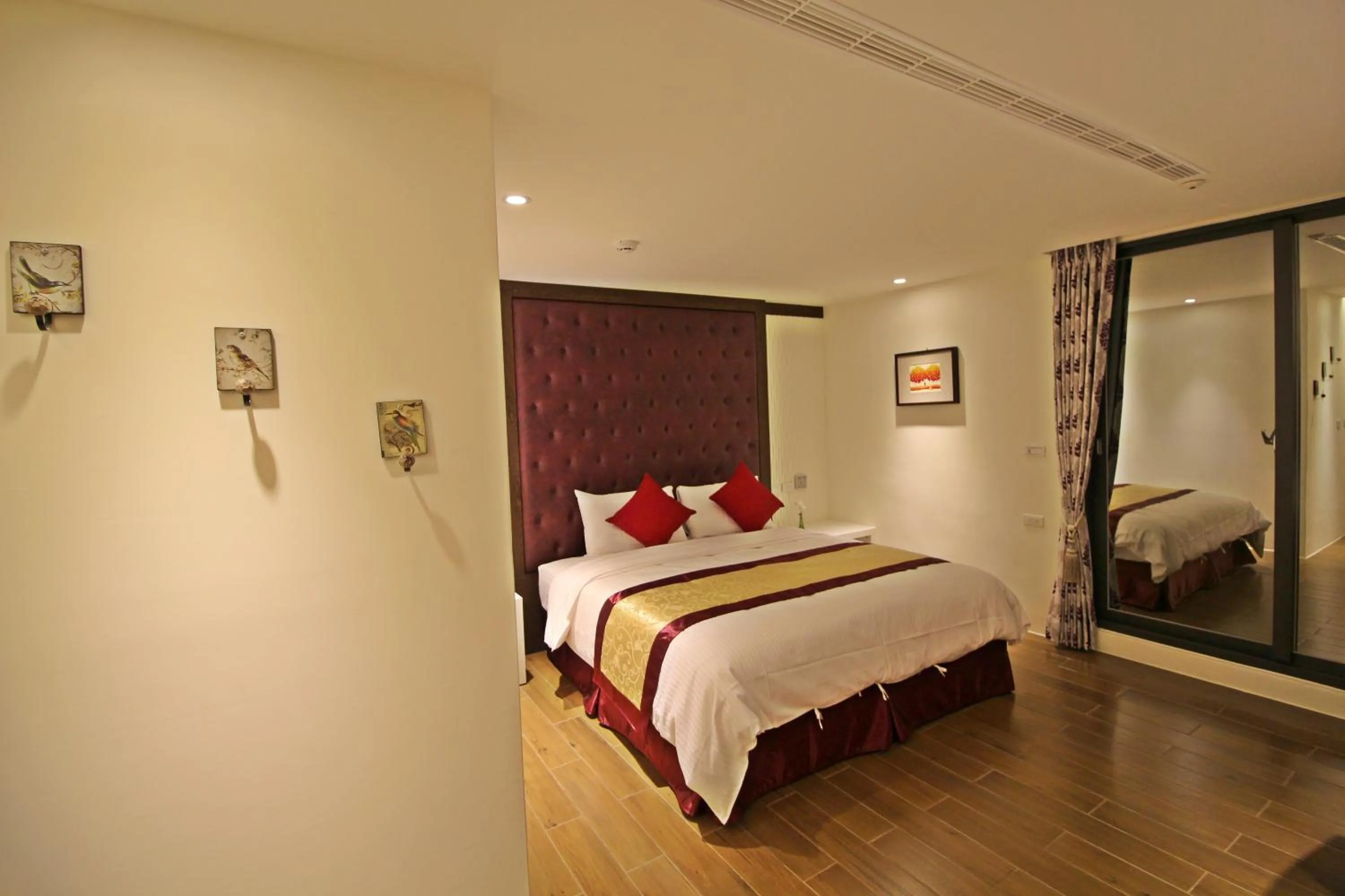 Shower, Bed in Maui B&B