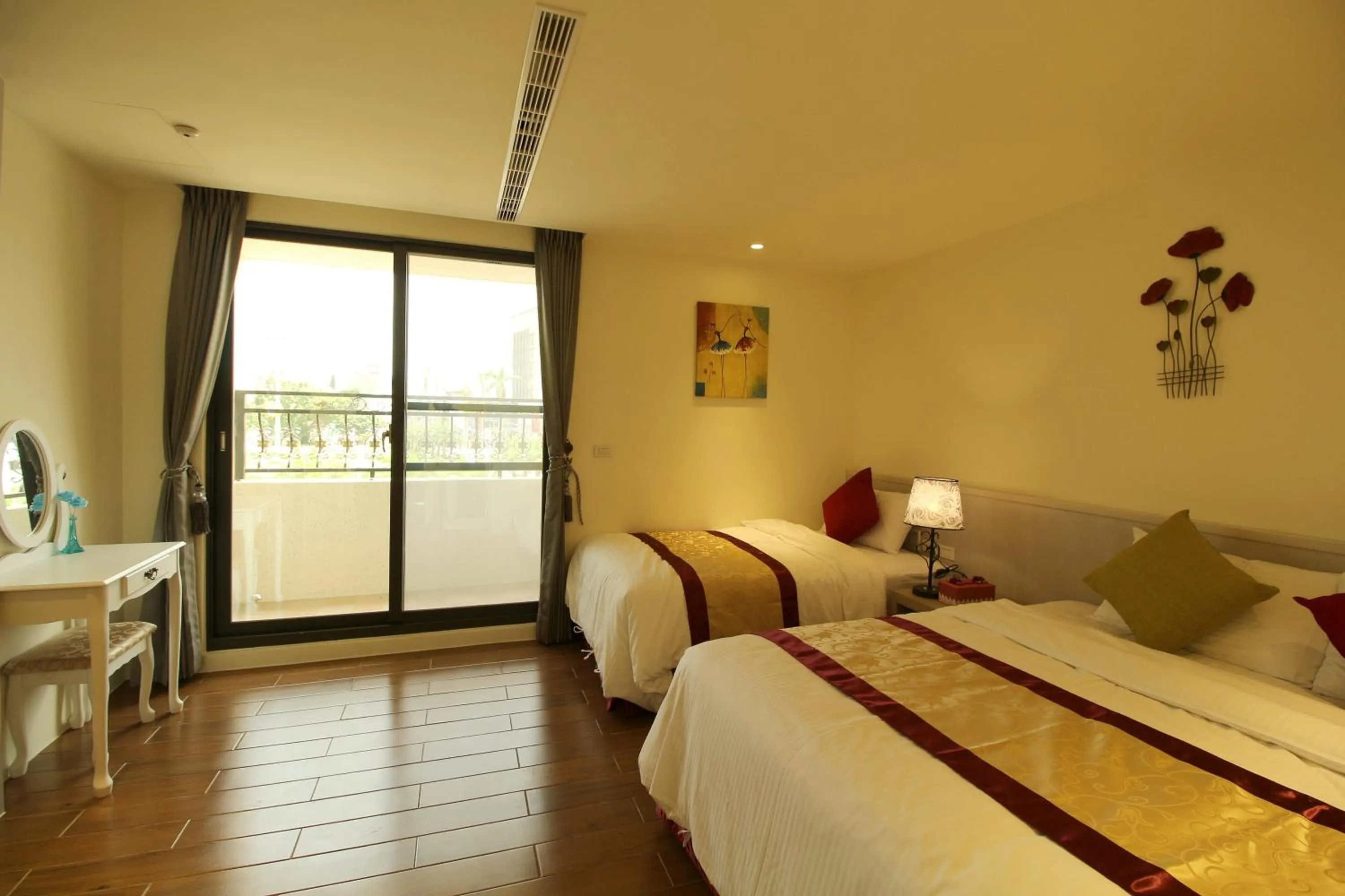 Bathroom, Bed in Maui B&B