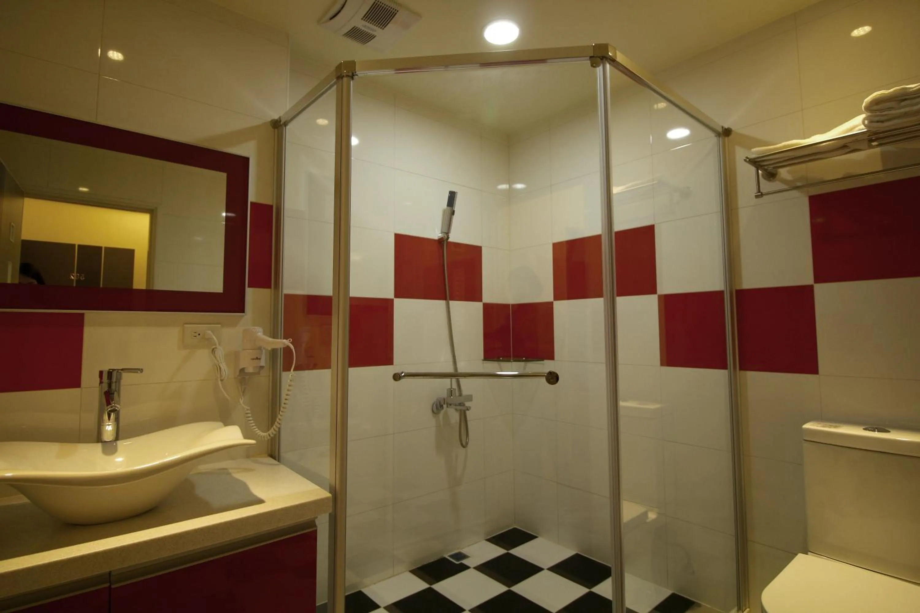 Bathroom in Maui B&B