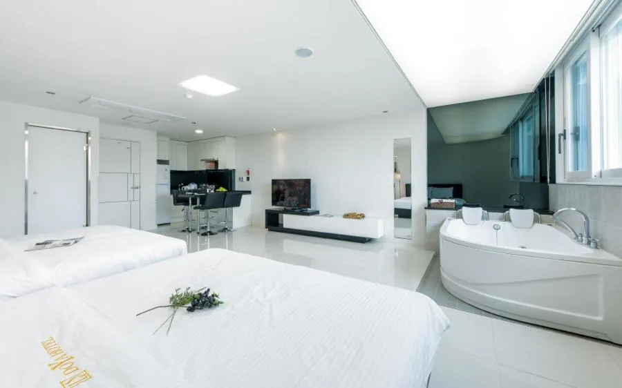 Photo of the whole room, Bed in Doya Hotel Geoje