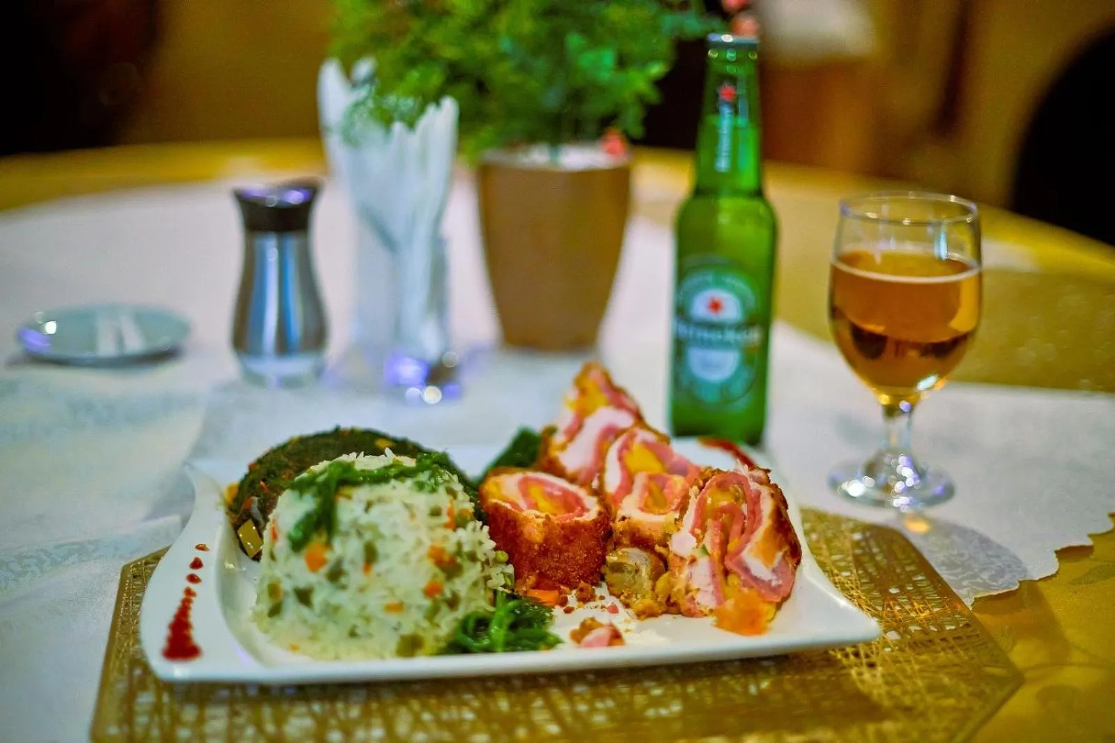 Restaurant/places to eat in Olympic Hotel