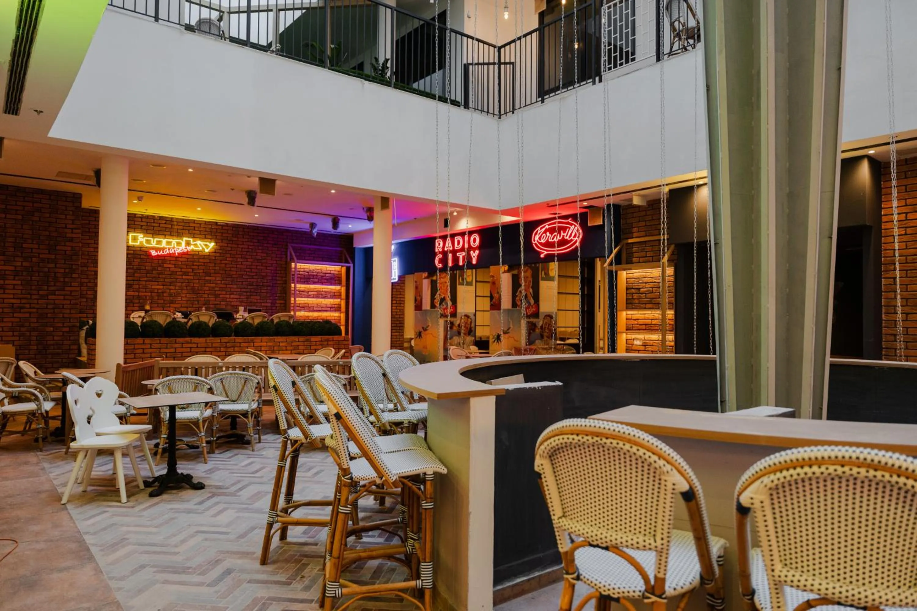 Restaurant/places to eat in Mamaison Vibe Hotel Downtown Budapest