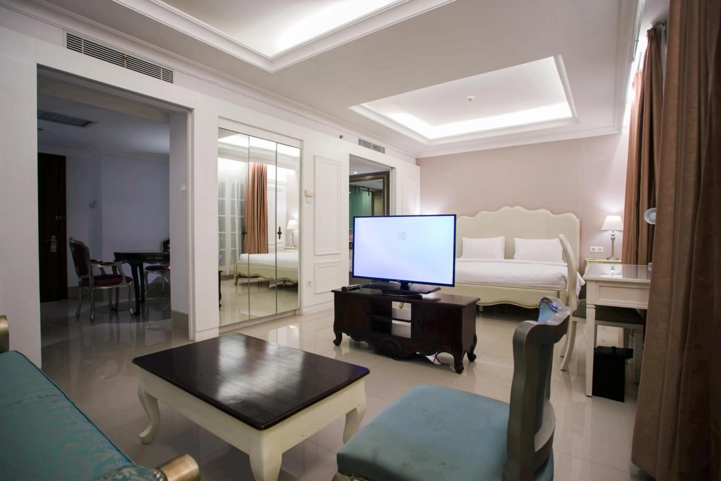 Living room, Bed in Hotel Santika Seminyak