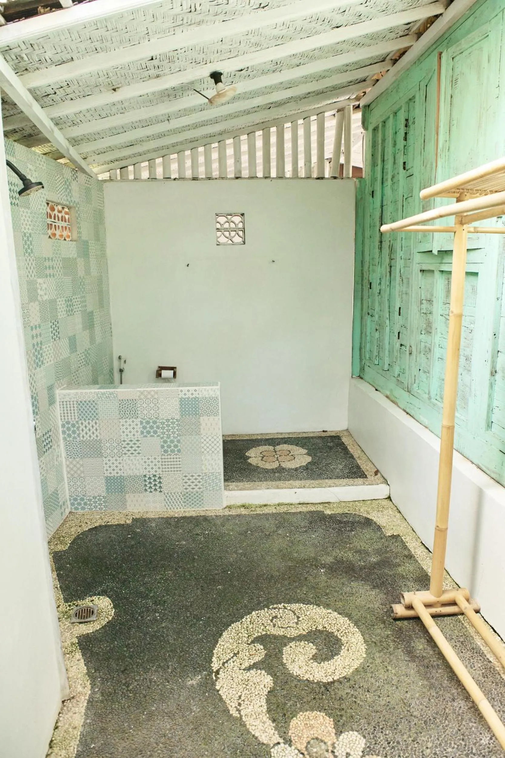 Shower in Lembah Sentosa