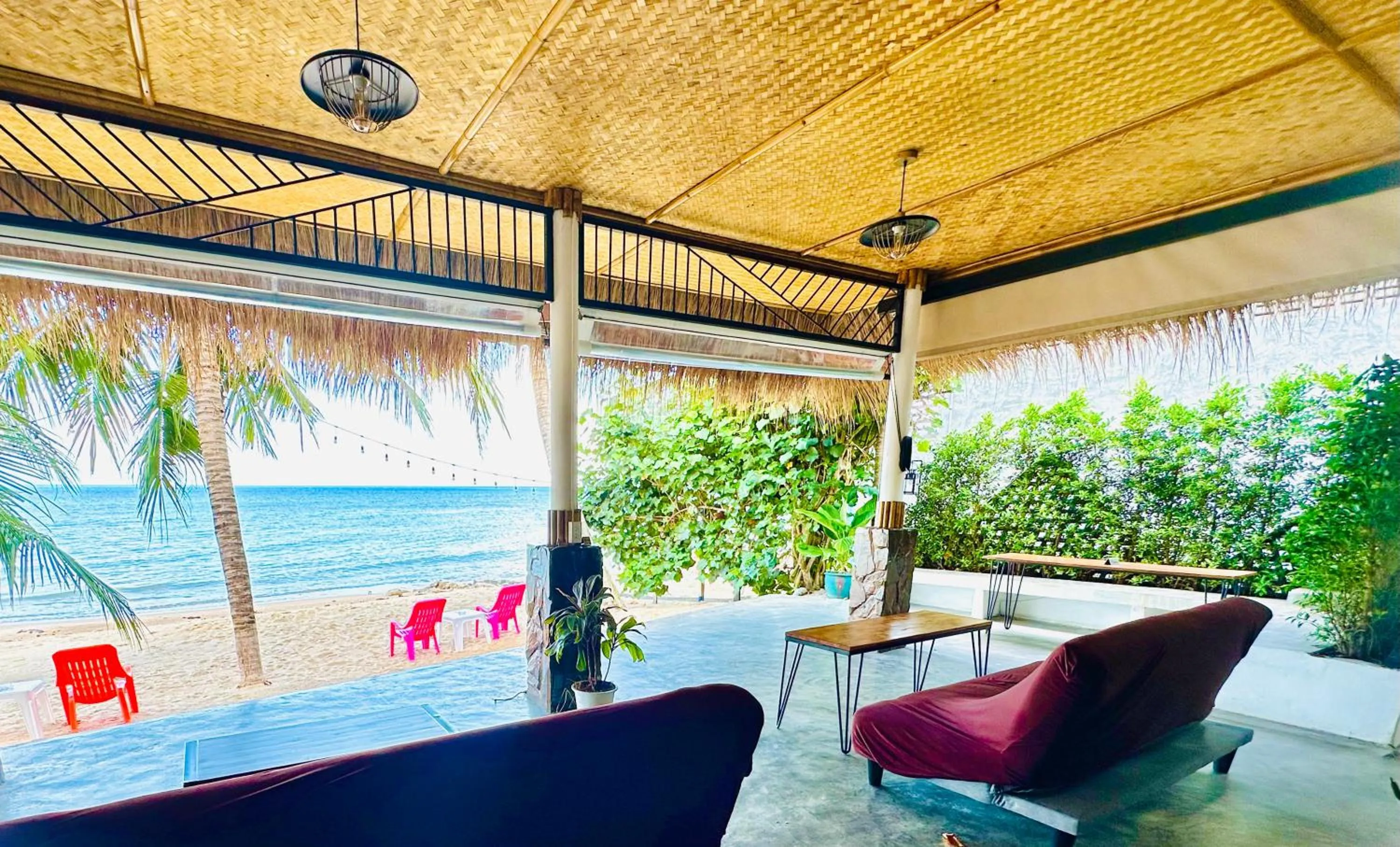 Restaurant/places to eat in The Scenery Beach Resort