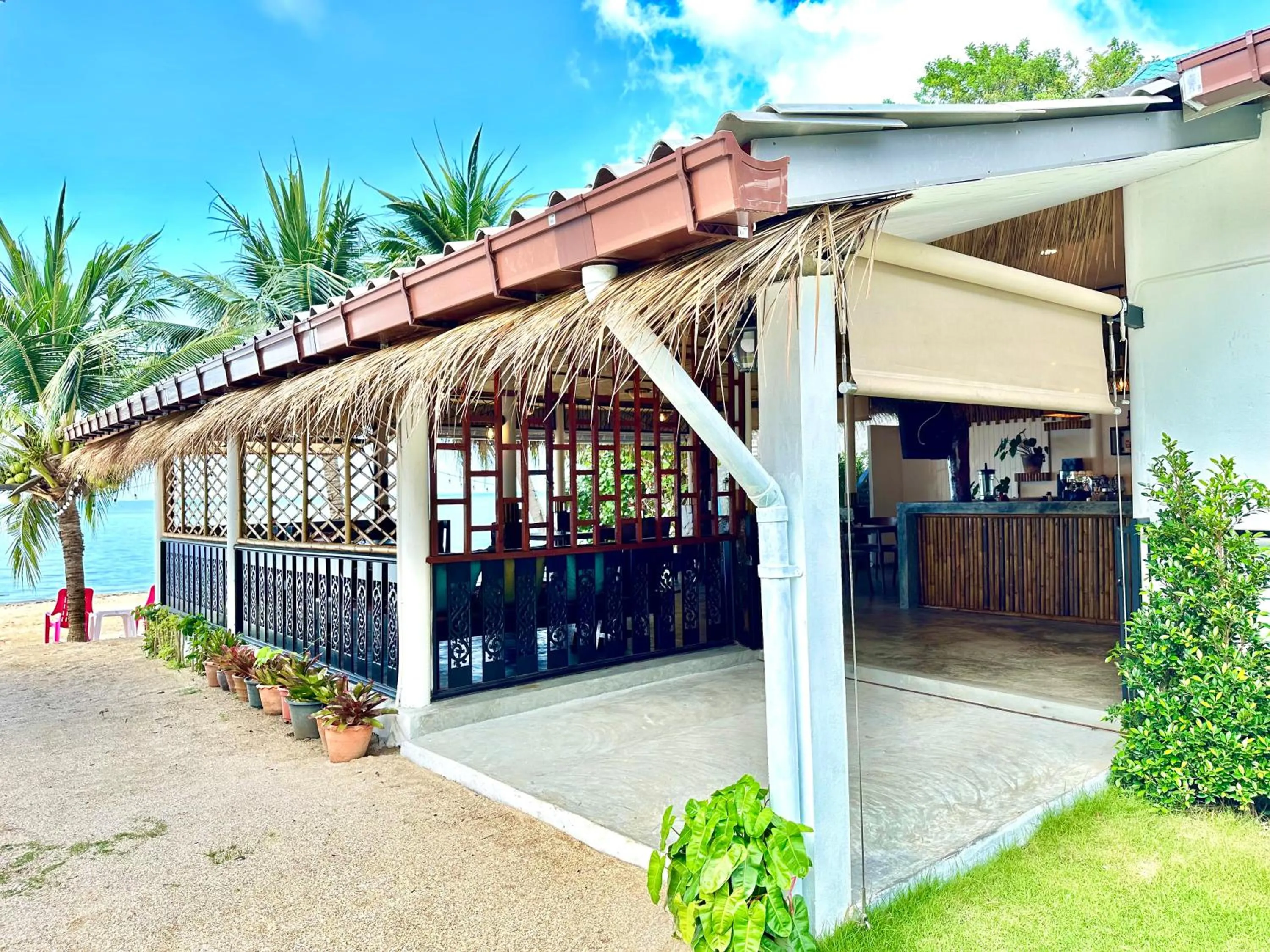 Restaurant/places to eat in The Scenery Beach Resort