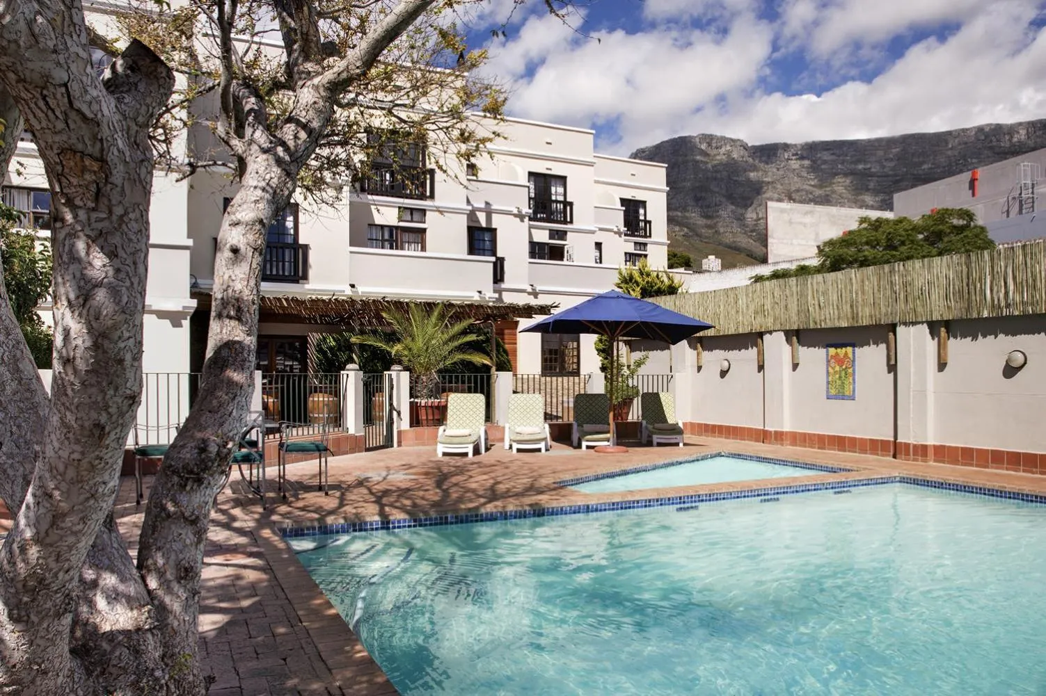 Swimming pool, Property Building in Best Western Cape Suites Hotel