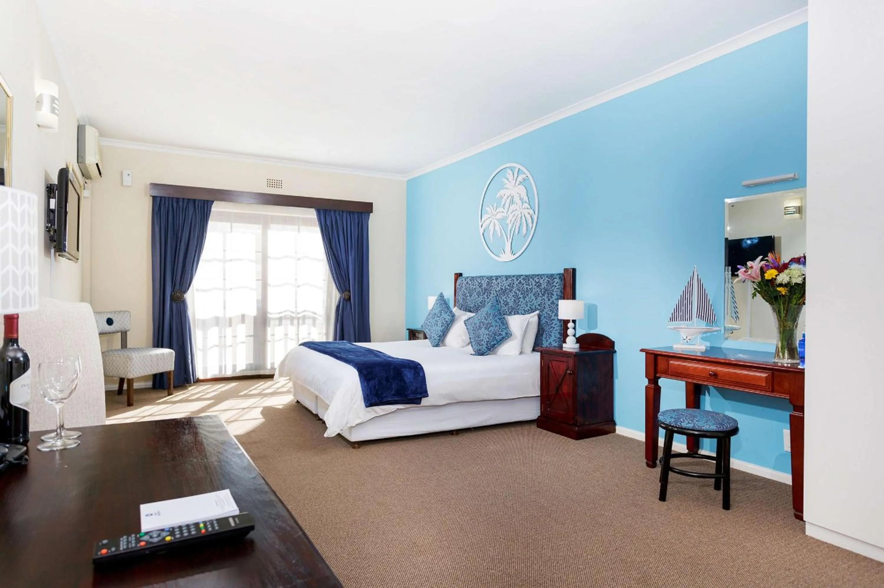 Photo of the whole room in Best Western Cape Suites Hotel