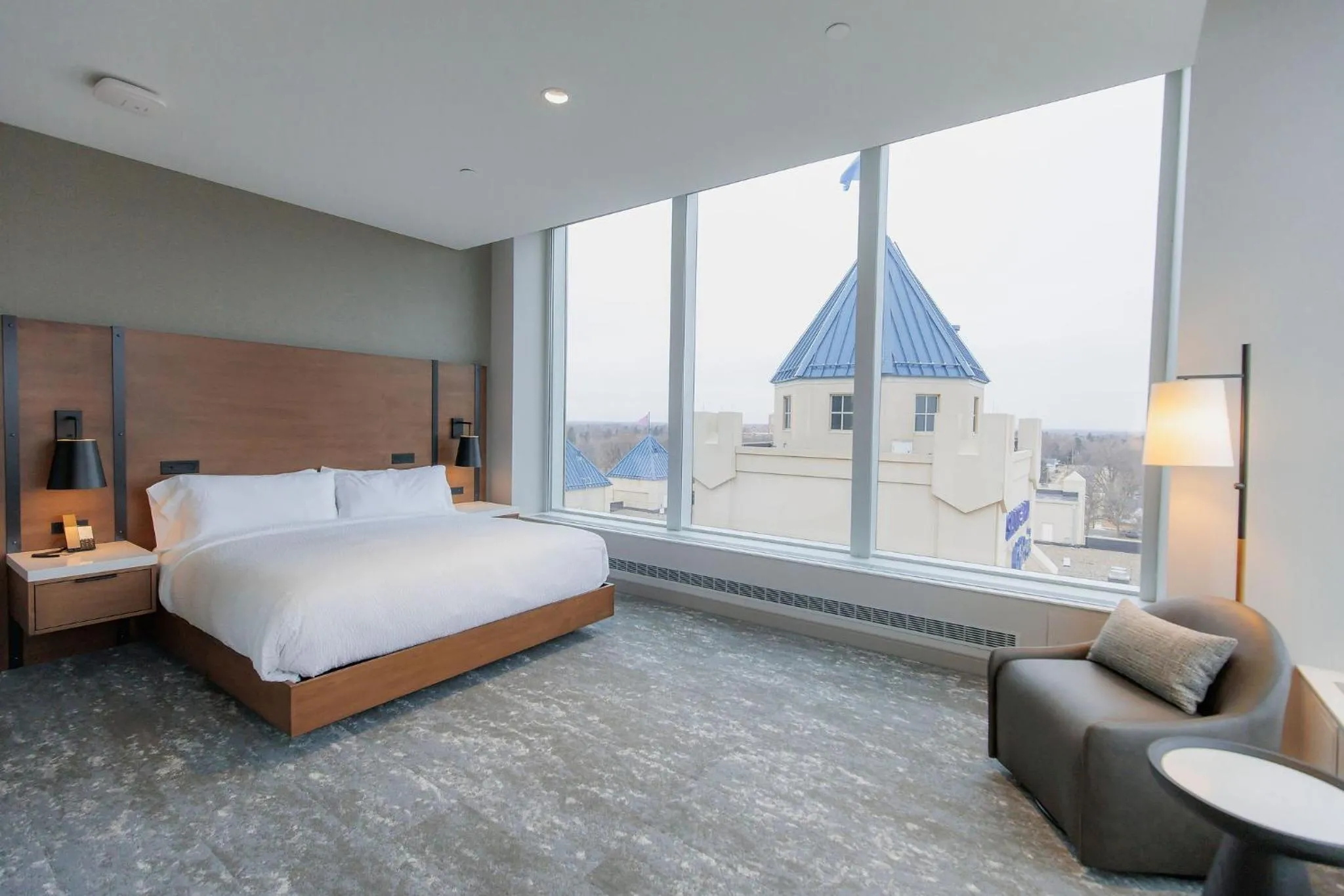 Photo of the whole room, Bed in Highpoint Hotel