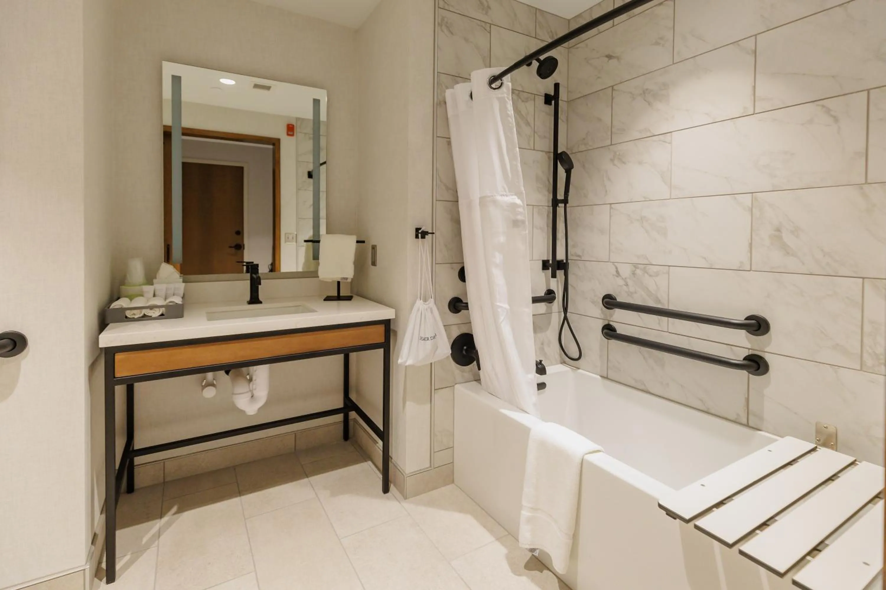 Bath in Highpoint Hotel