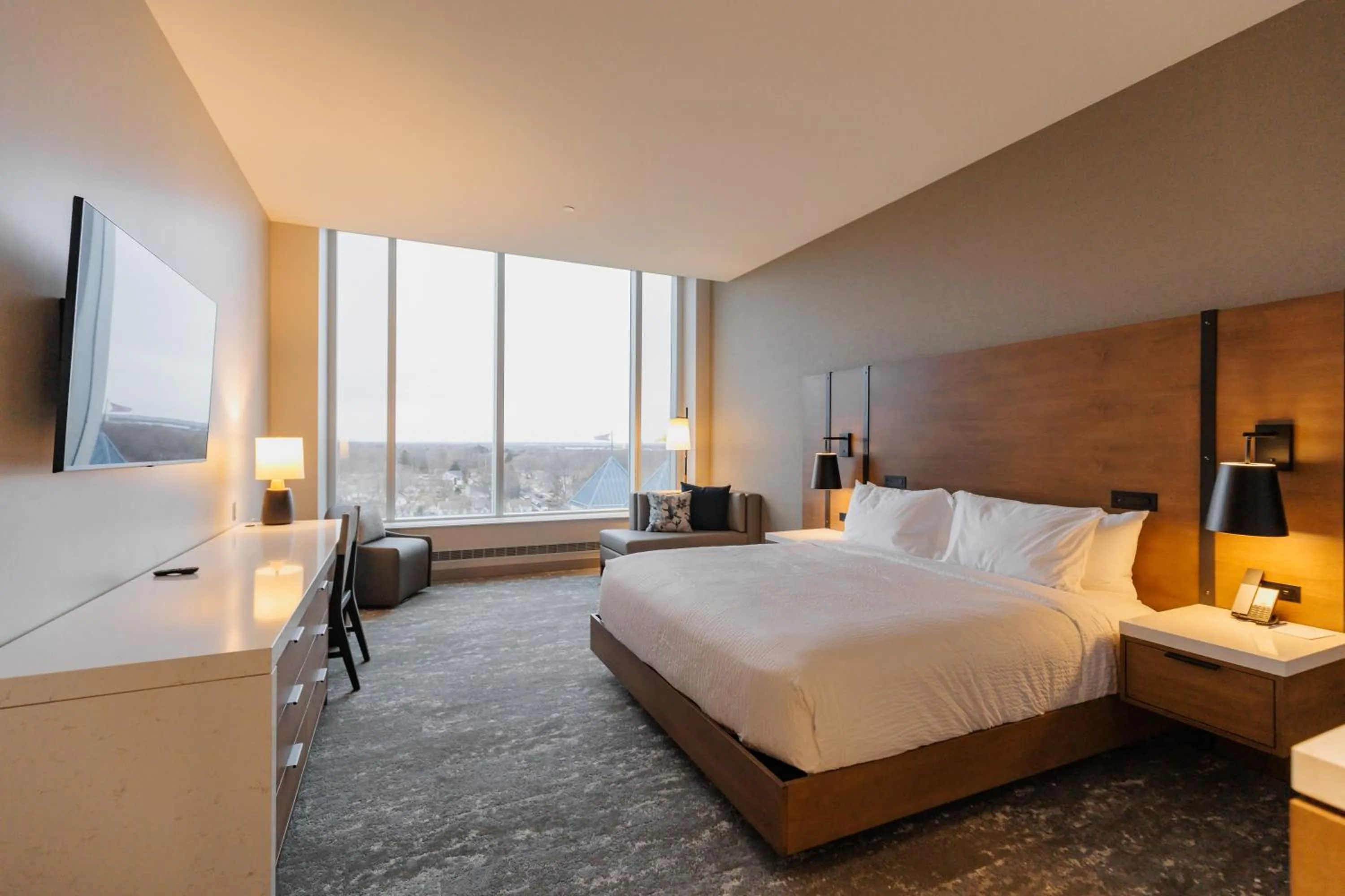 Photo of the whole room, Bed in Highpoint Hotel