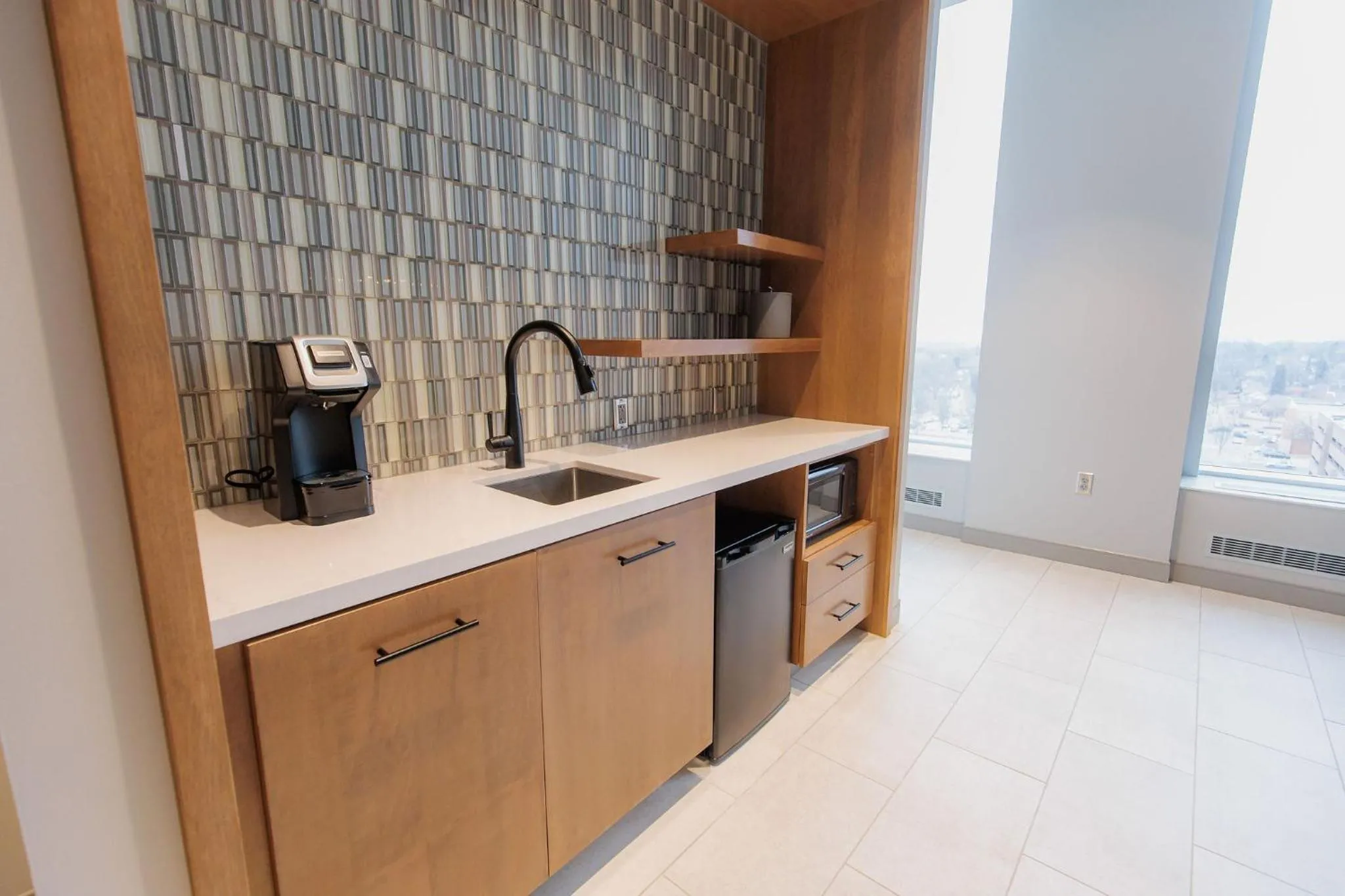 Kitchen or kitchenette in Highpoint Hotel