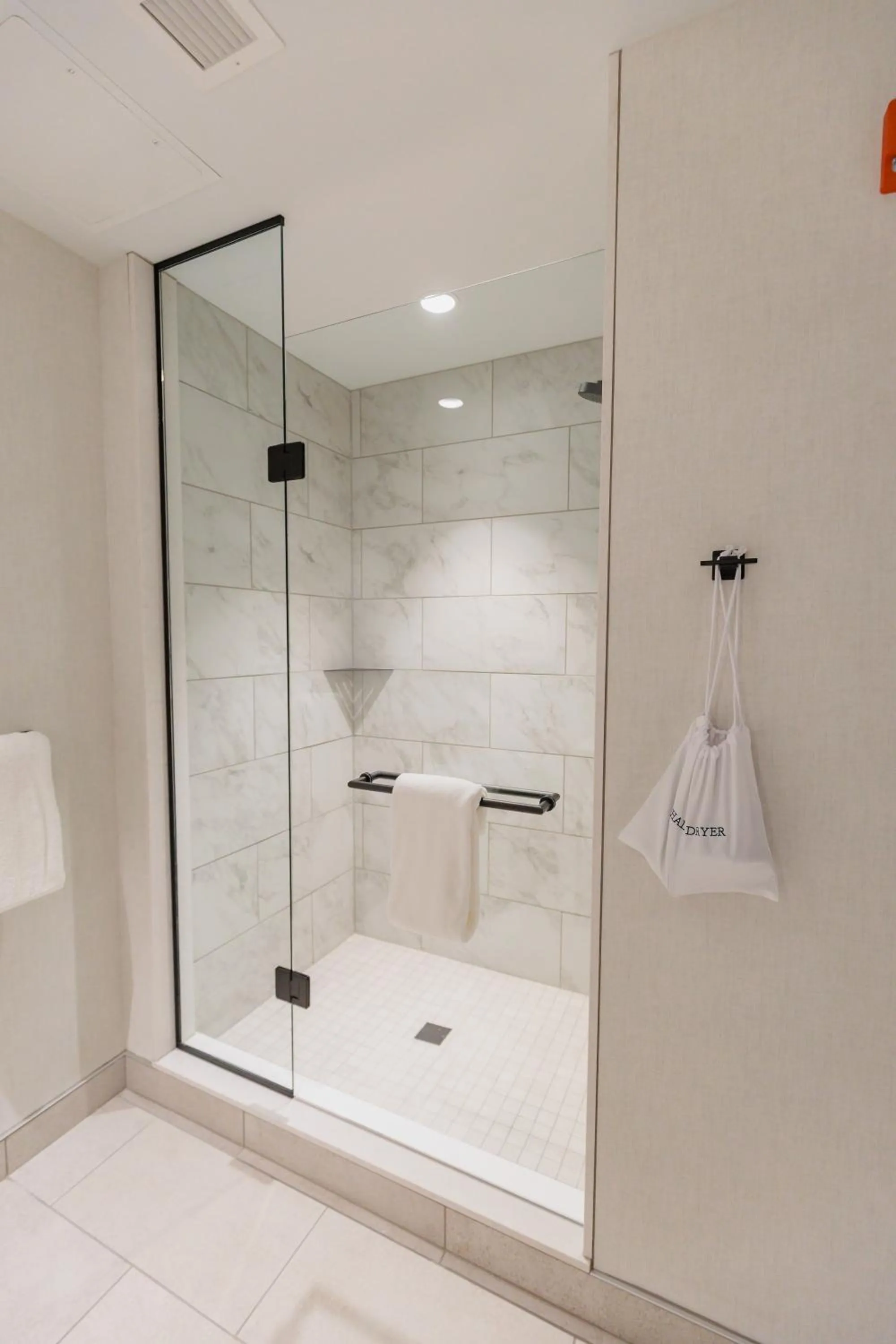 Shower in Highpoint Hotel
