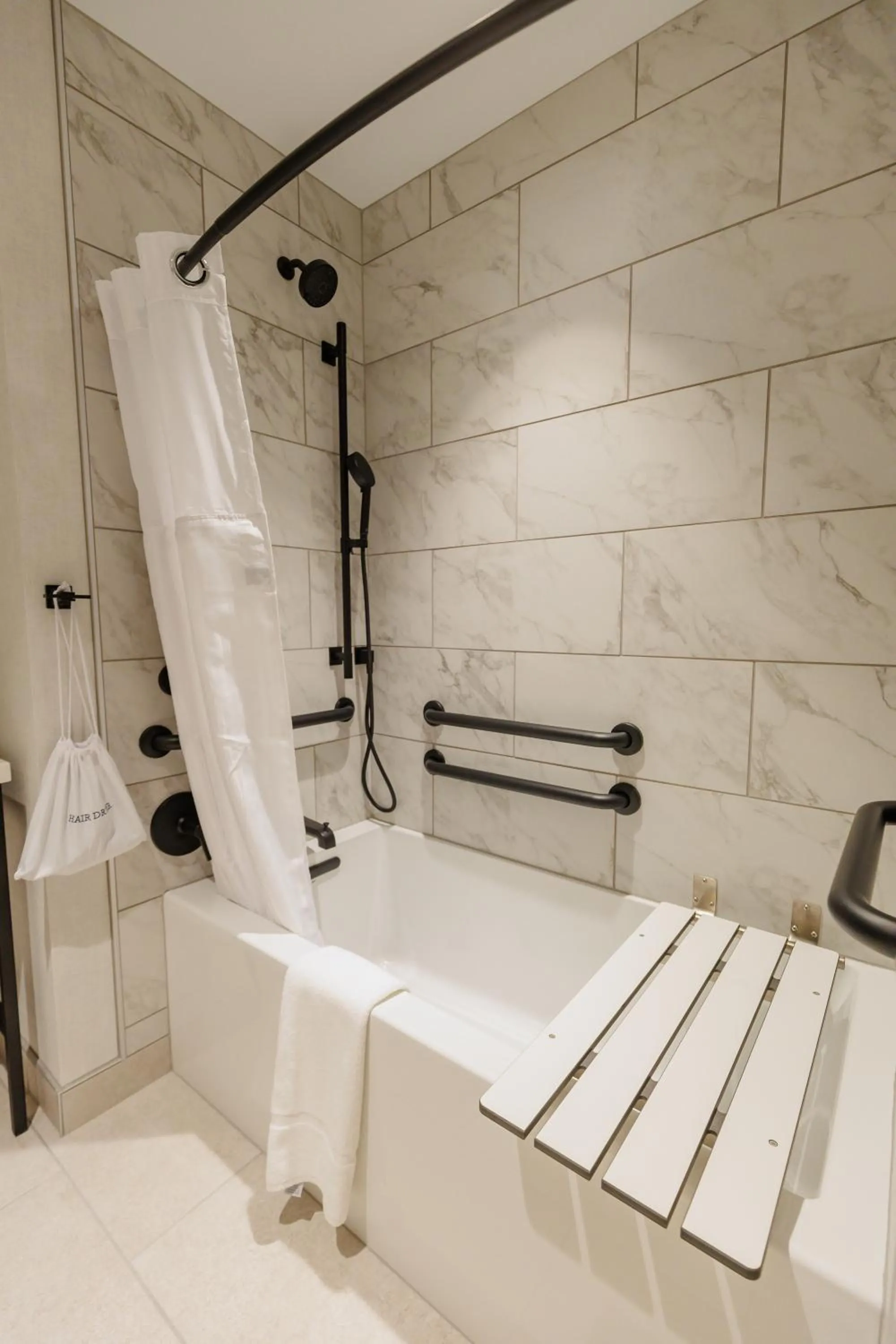 Bath, Bed in Highpoint Hotel
