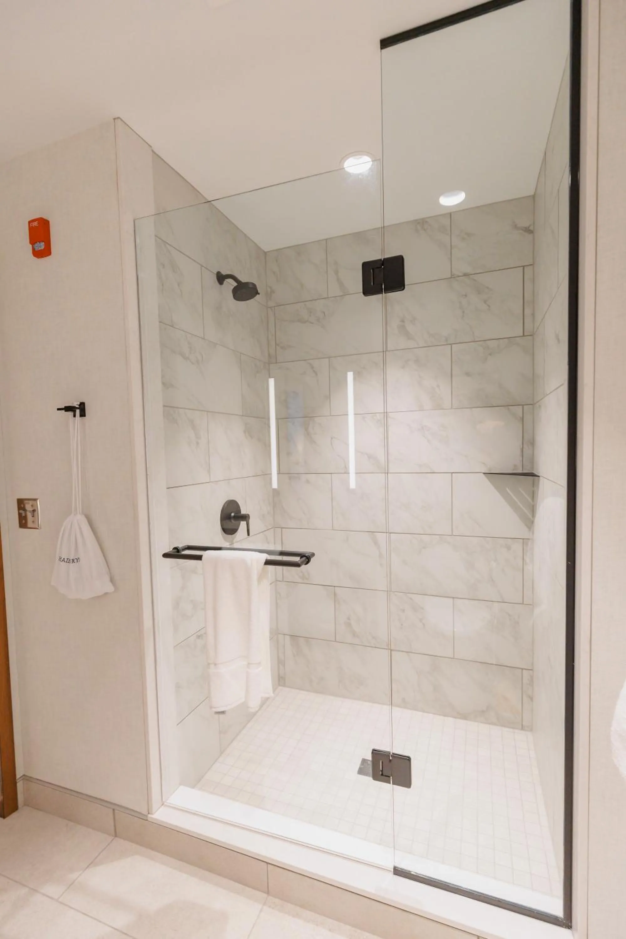Shower in Highpoint Hotel