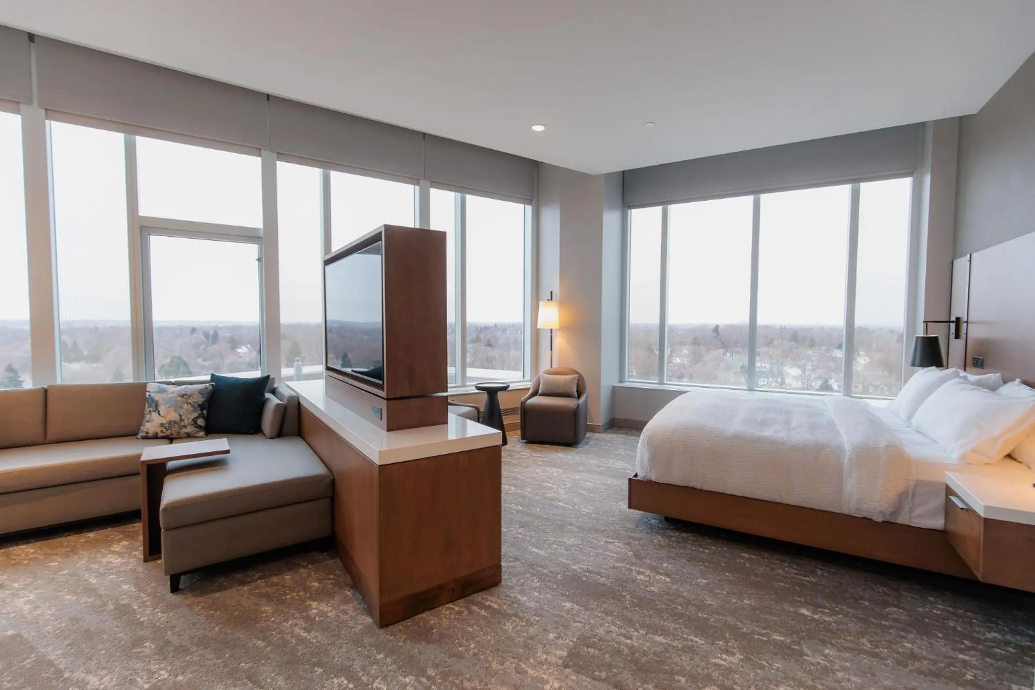 Seating area, Bed in Highpoint Hotel