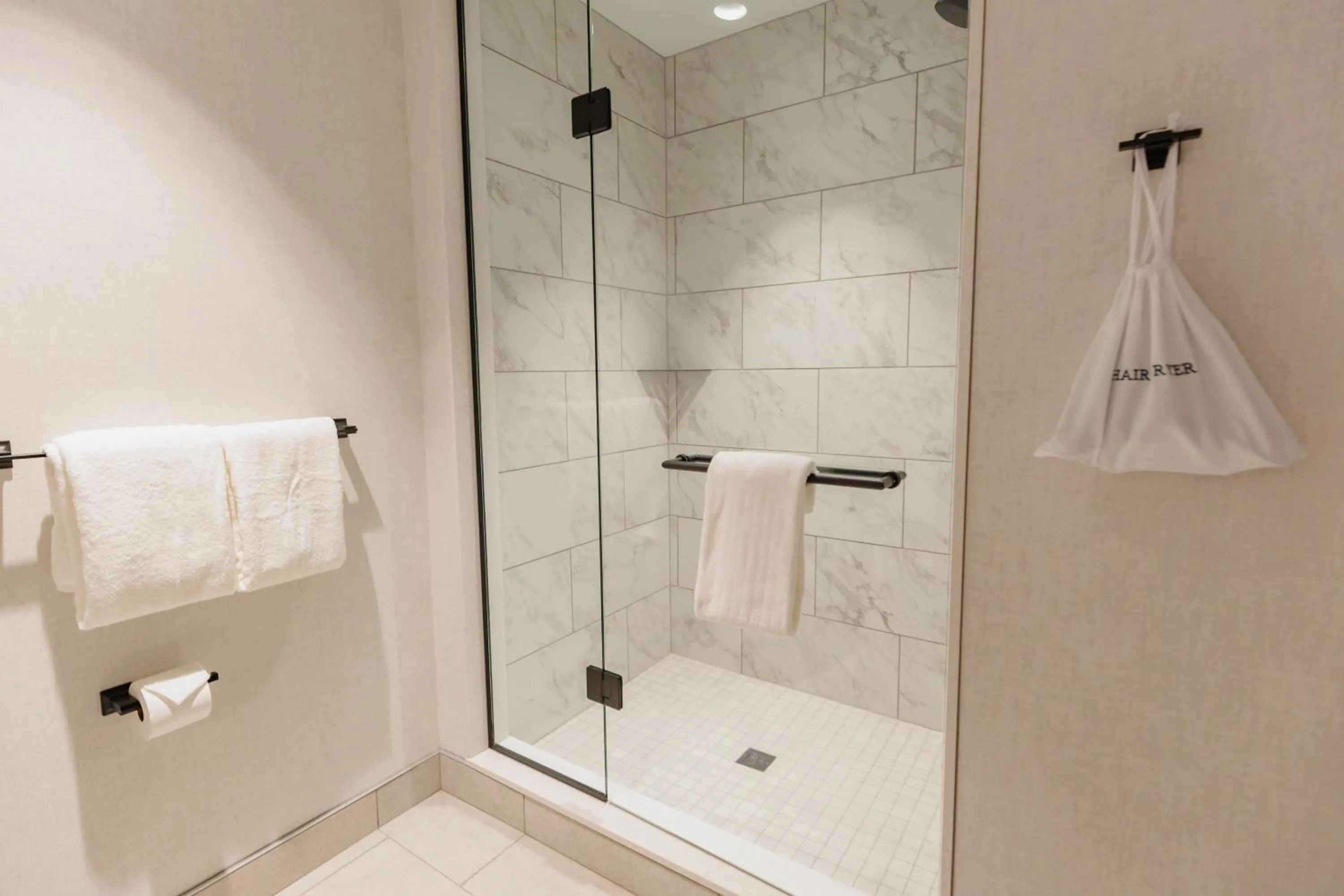 Shower in Highpoint Hotel