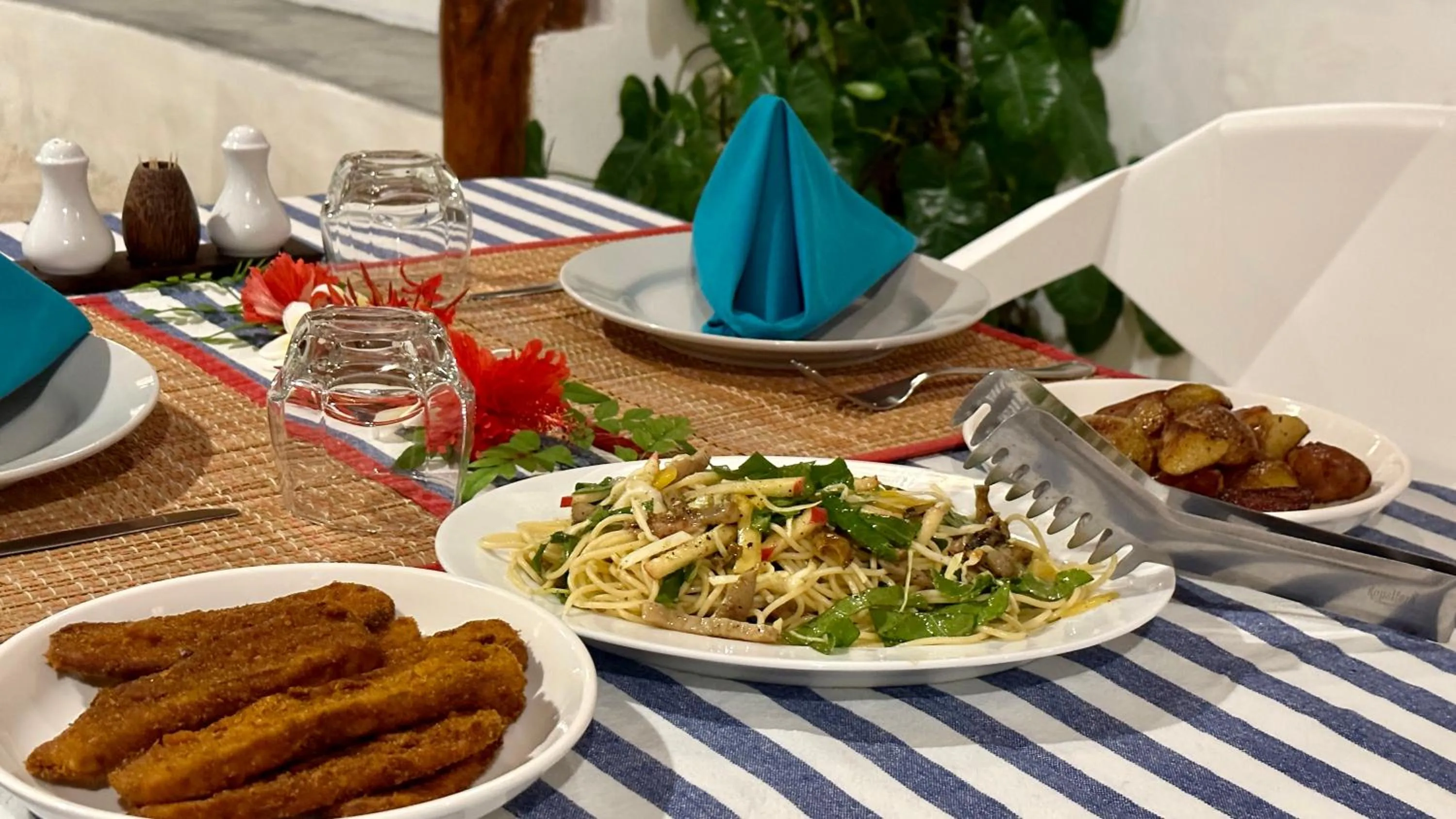 Restaurant/places to eat in Masfalhi View Inn