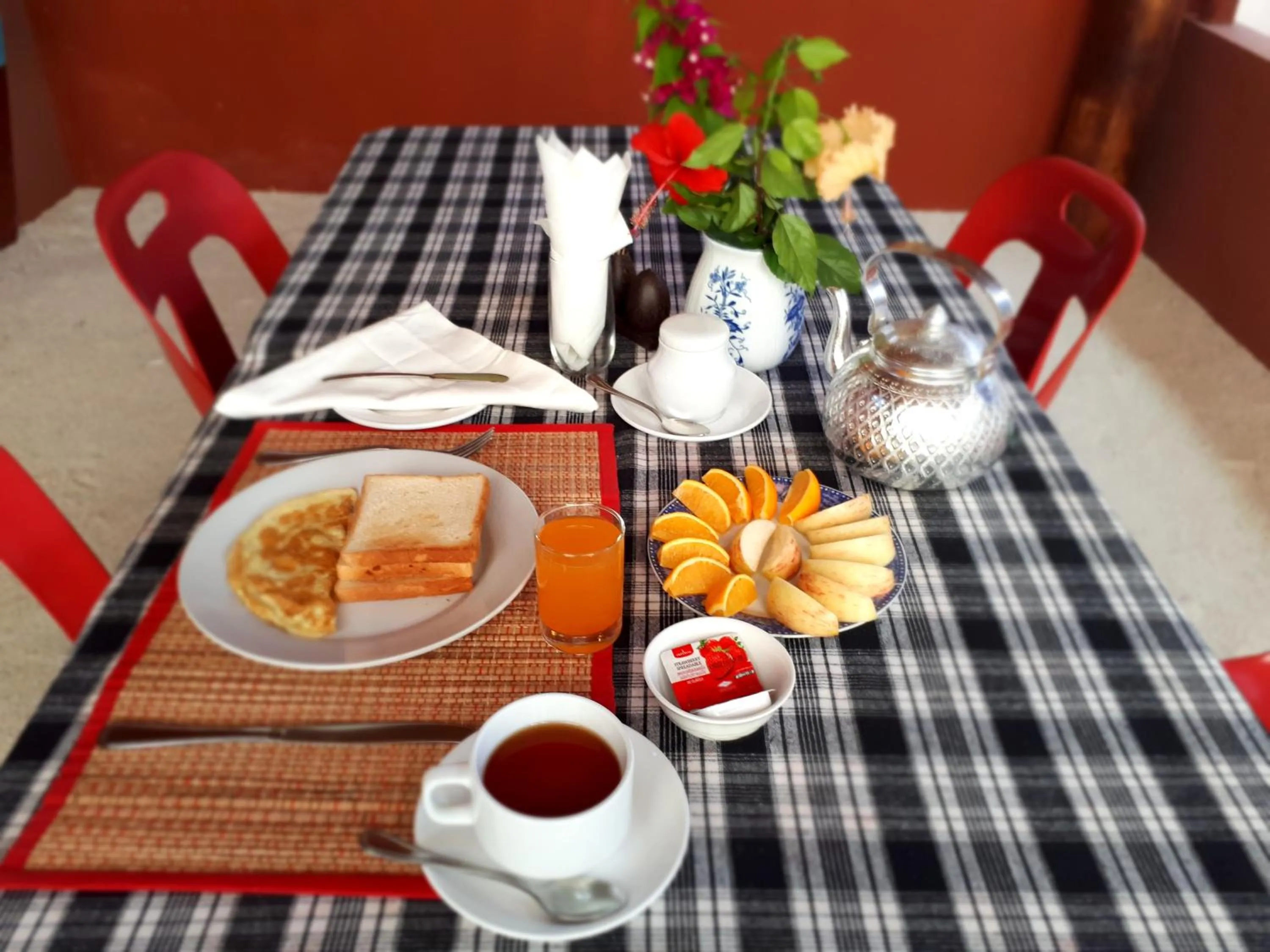 Continental breakfast in Masfalhi View Inn