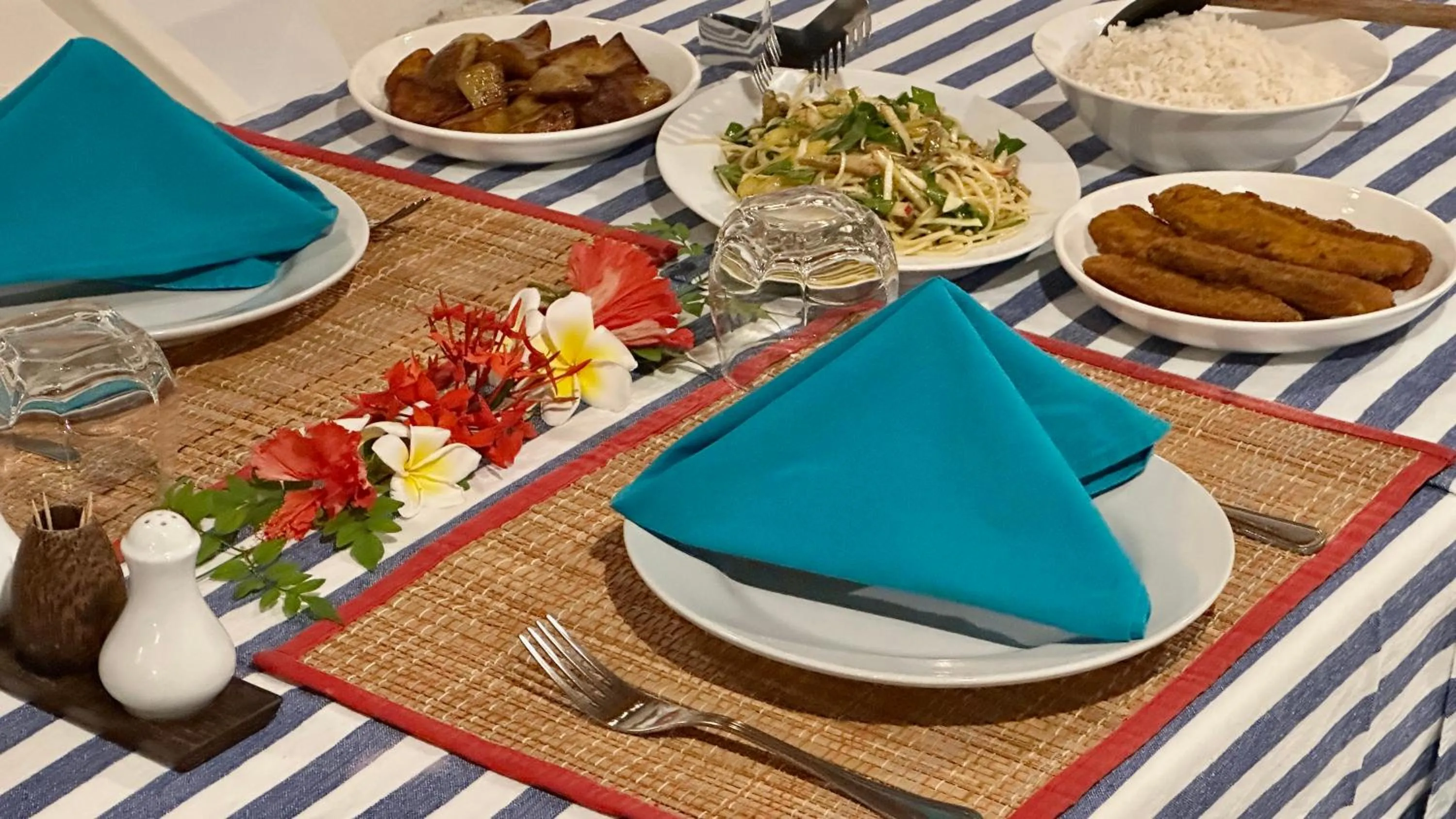 Restaurant/places to eat in Masfalhi View Inn