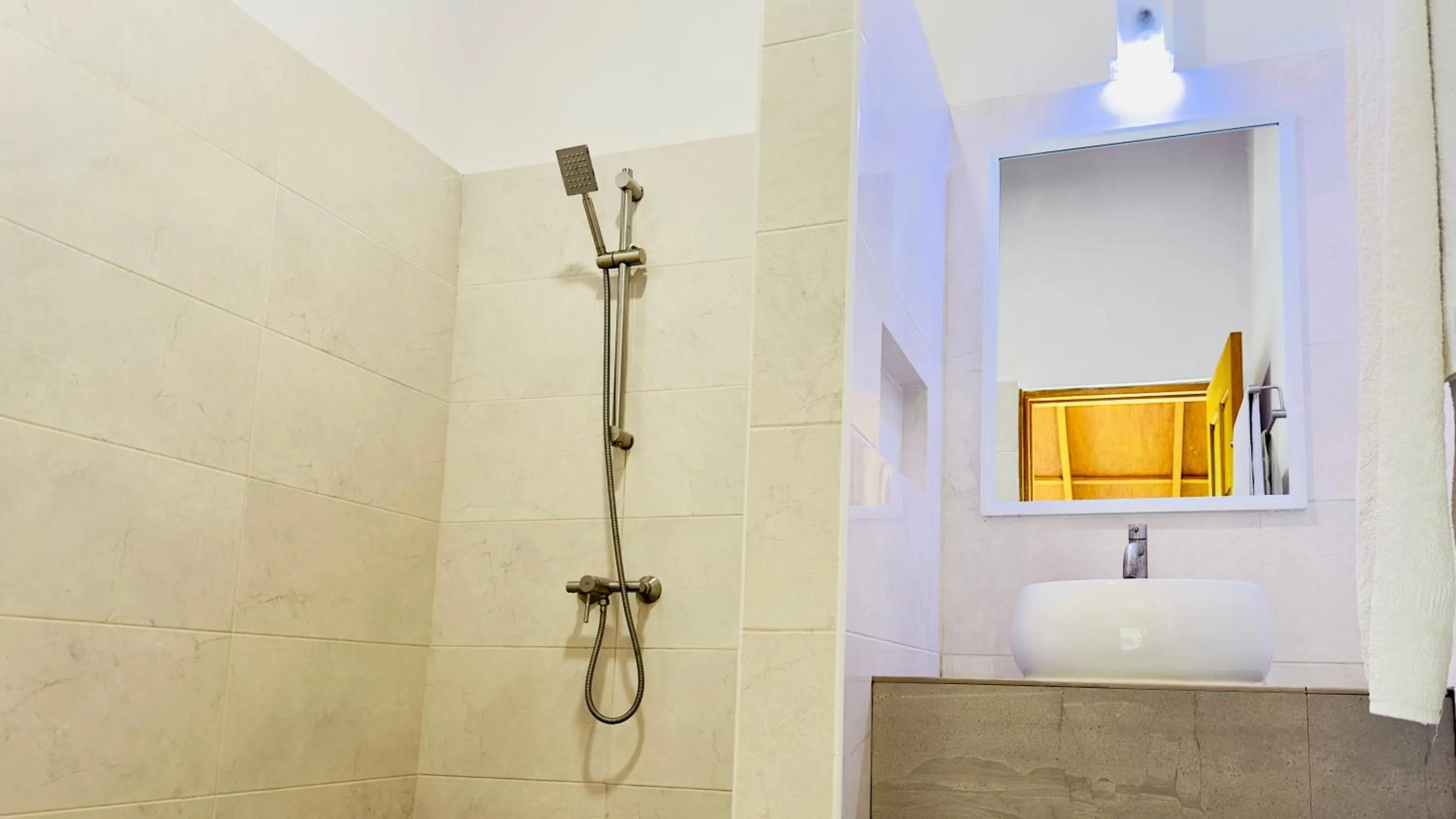 Bathroom in Masfalhi View Inn