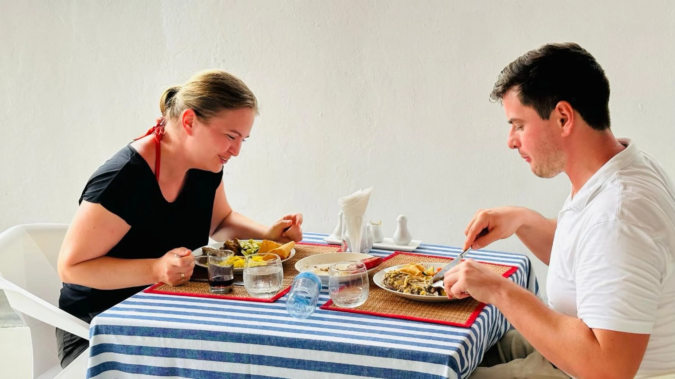 Restaurant/places to eat in Masfalhi View Inn