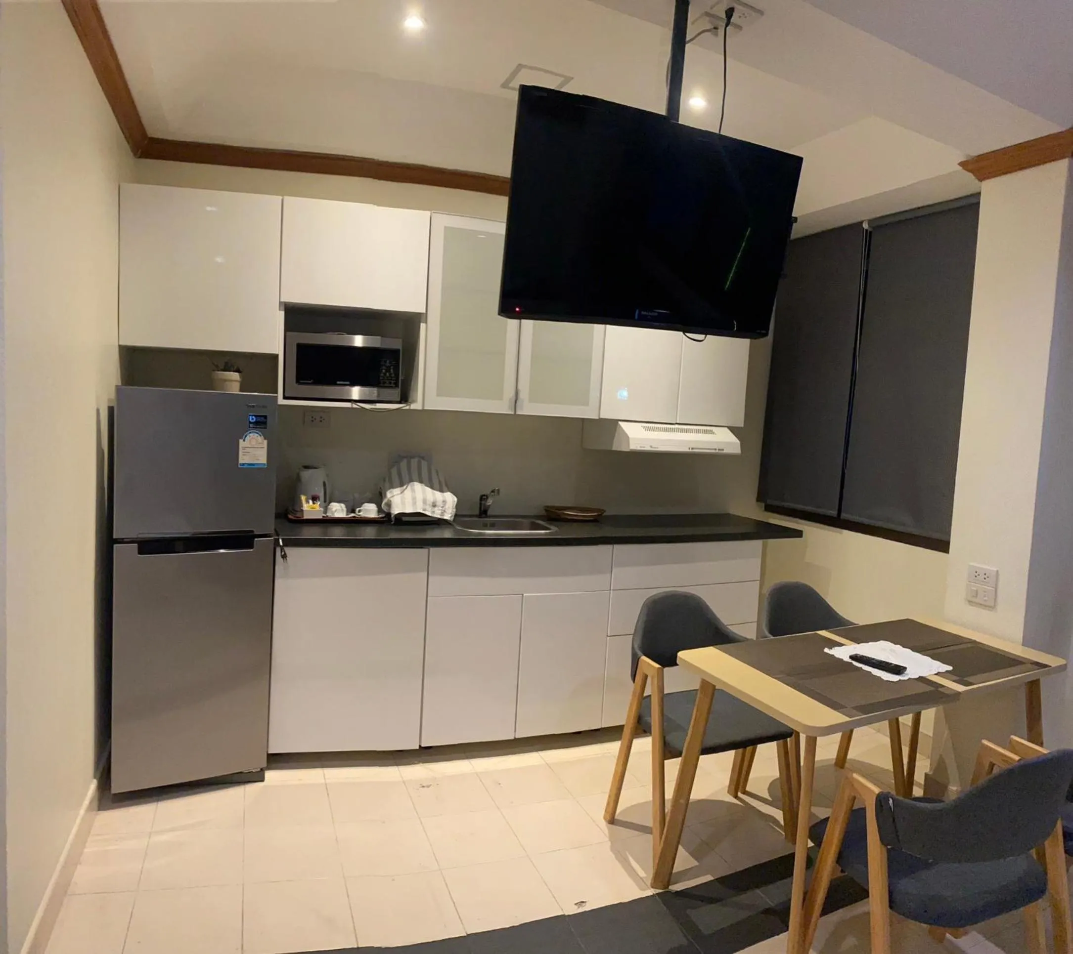 Kitchen or kitchenette in Seaview Sriracha Hotel