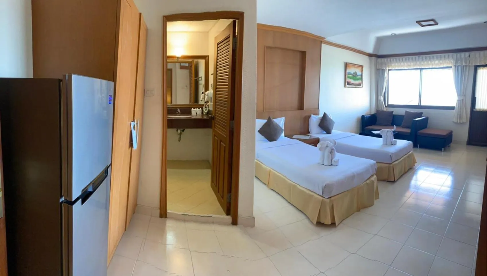 Bed in Seaview Sriracha Hotel