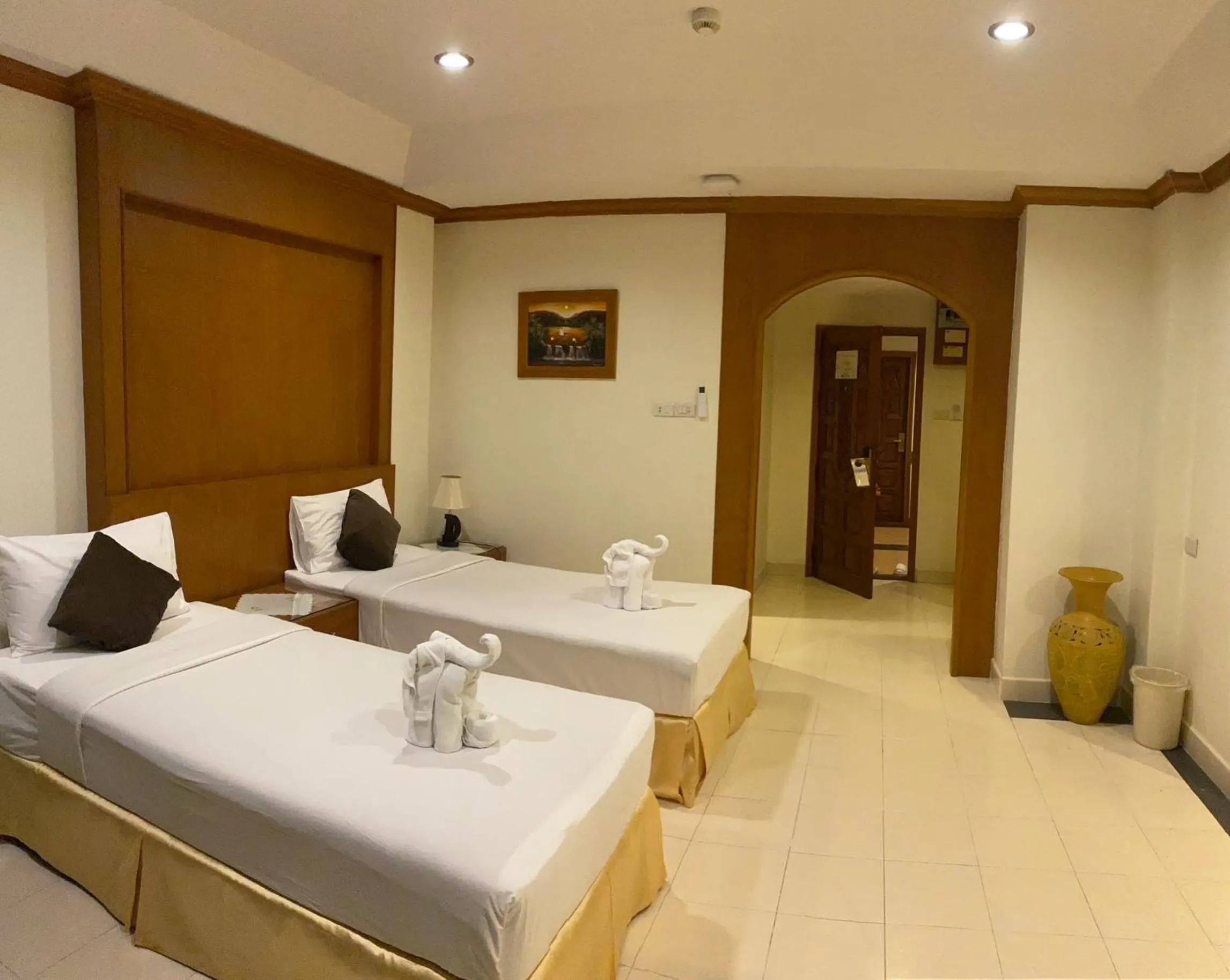 Photo of the whole room, Bed in Seaview Sriracha Hotel