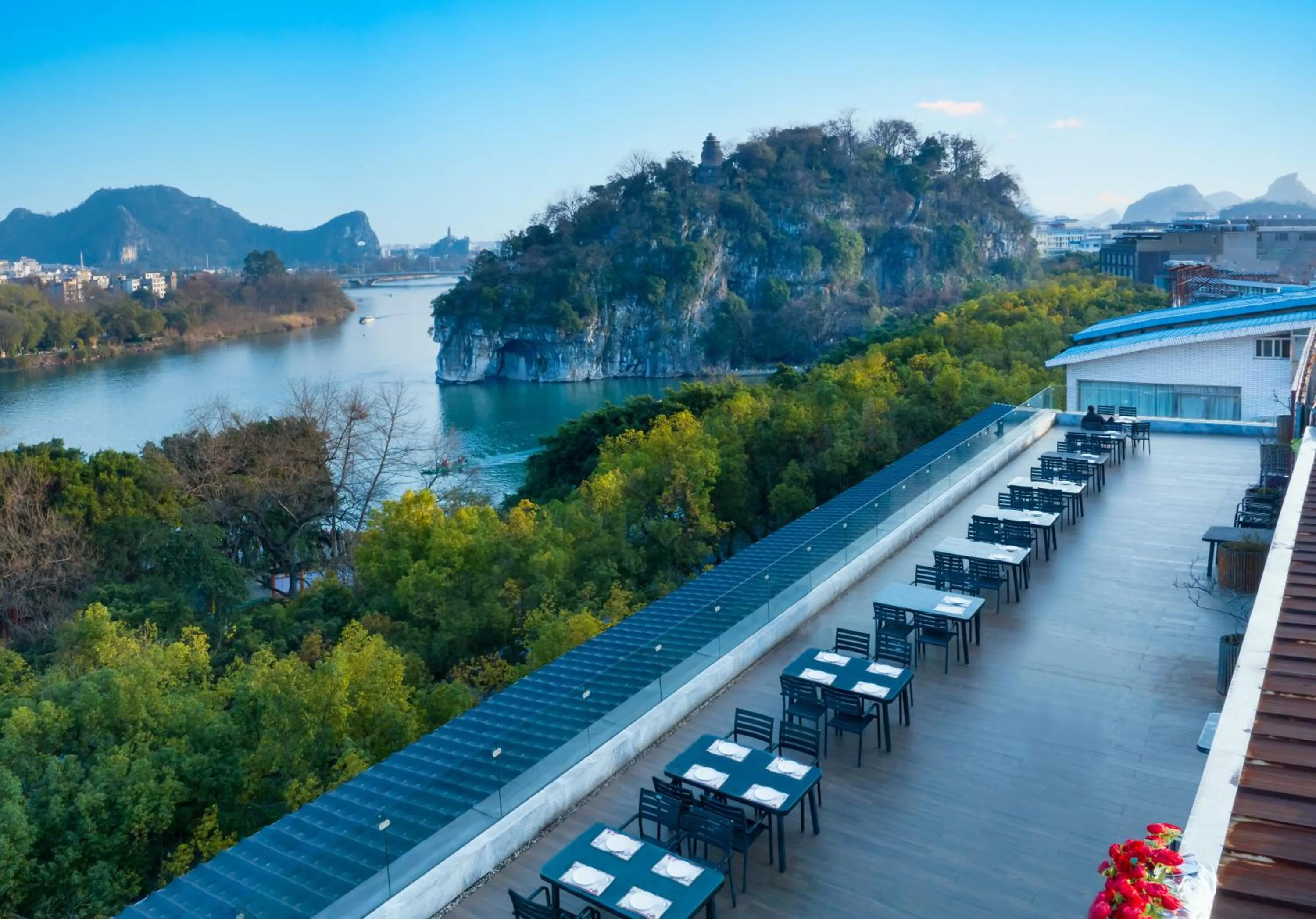 Property building in Venus Royal Hotel Guilin Elephant Trunk Hill & Sun and Moon Twin Towers Branch