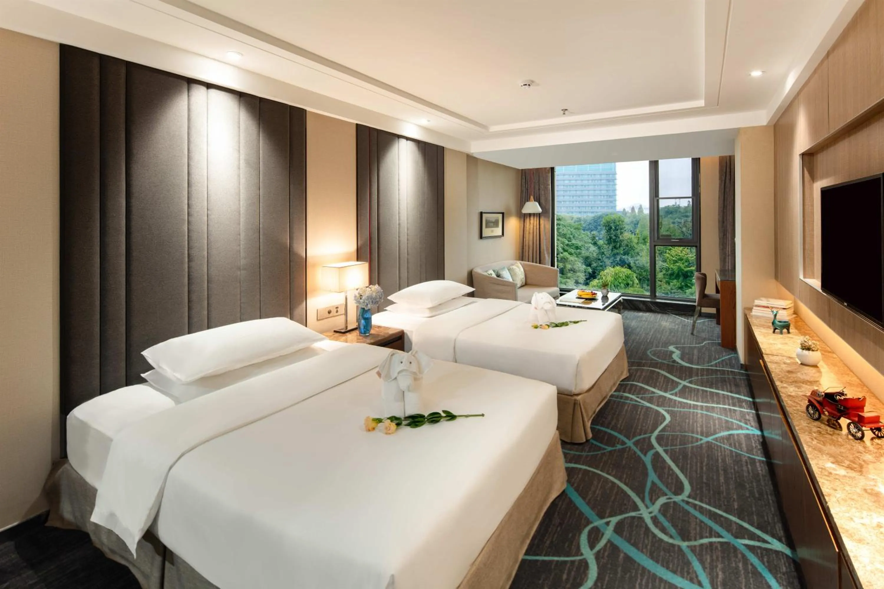 Photo of the whole room, Bed in Venus Royal Hotel Guilin Elephant Trunk Hill & Sun and Moon Twin Towers Branch
