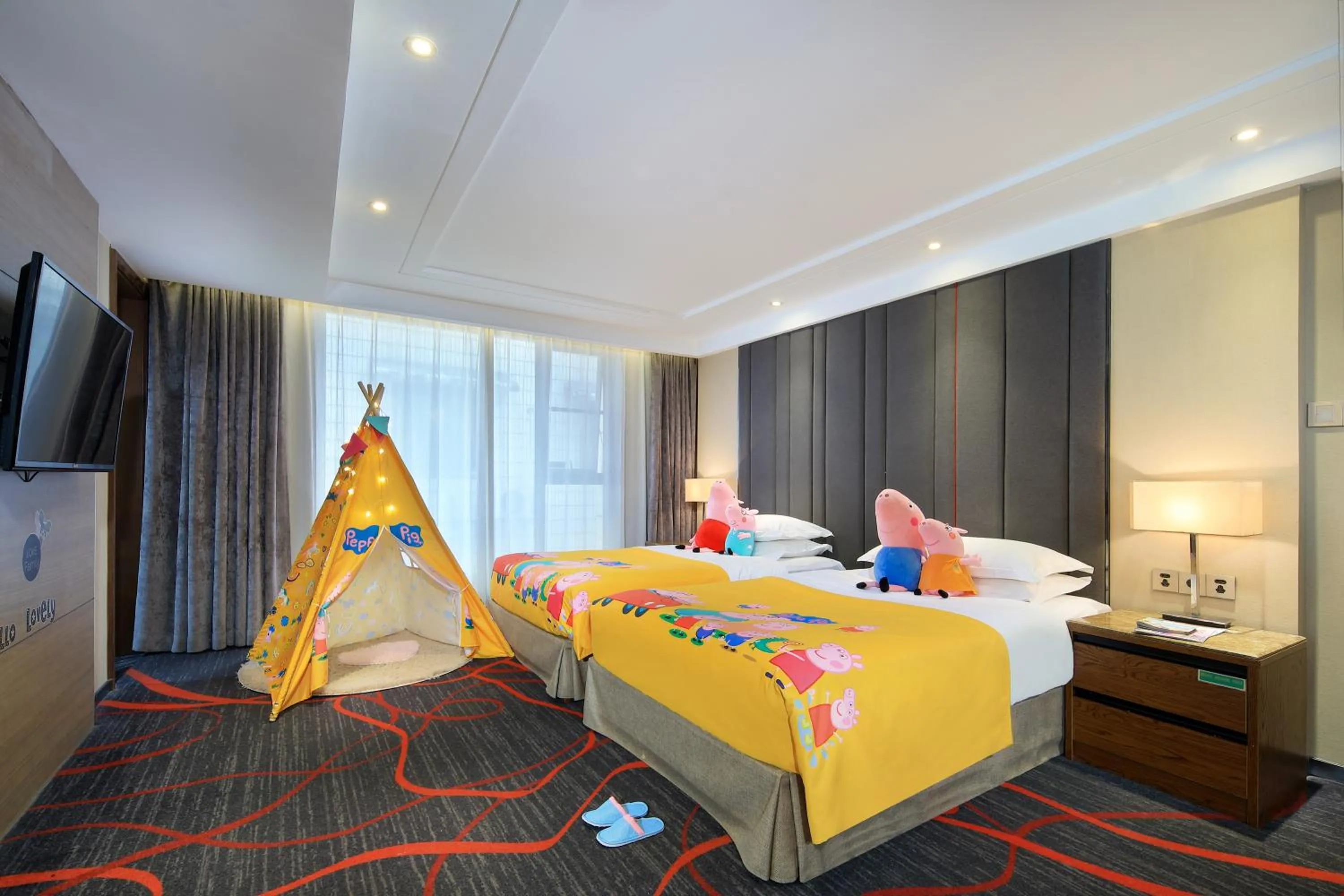 Decorative detail, Bed in Venus Royal Hotel Guilin Elephant Trunk Hill & Sun and Moon Twin Towers Branch