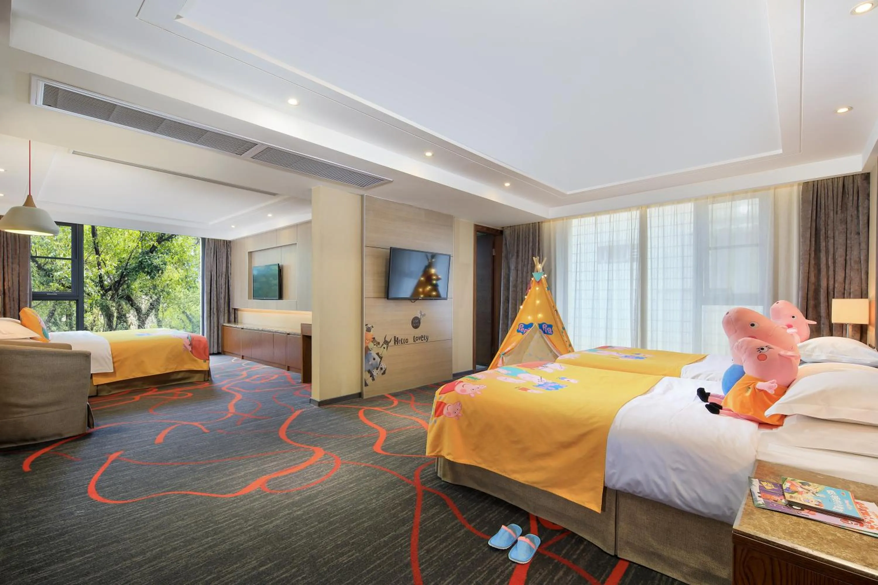 Photo of the whole room, Bed in Venus Royal Hotel Guilin Elephant Trunk Hill & Sun and Moon Twin Towers Branch