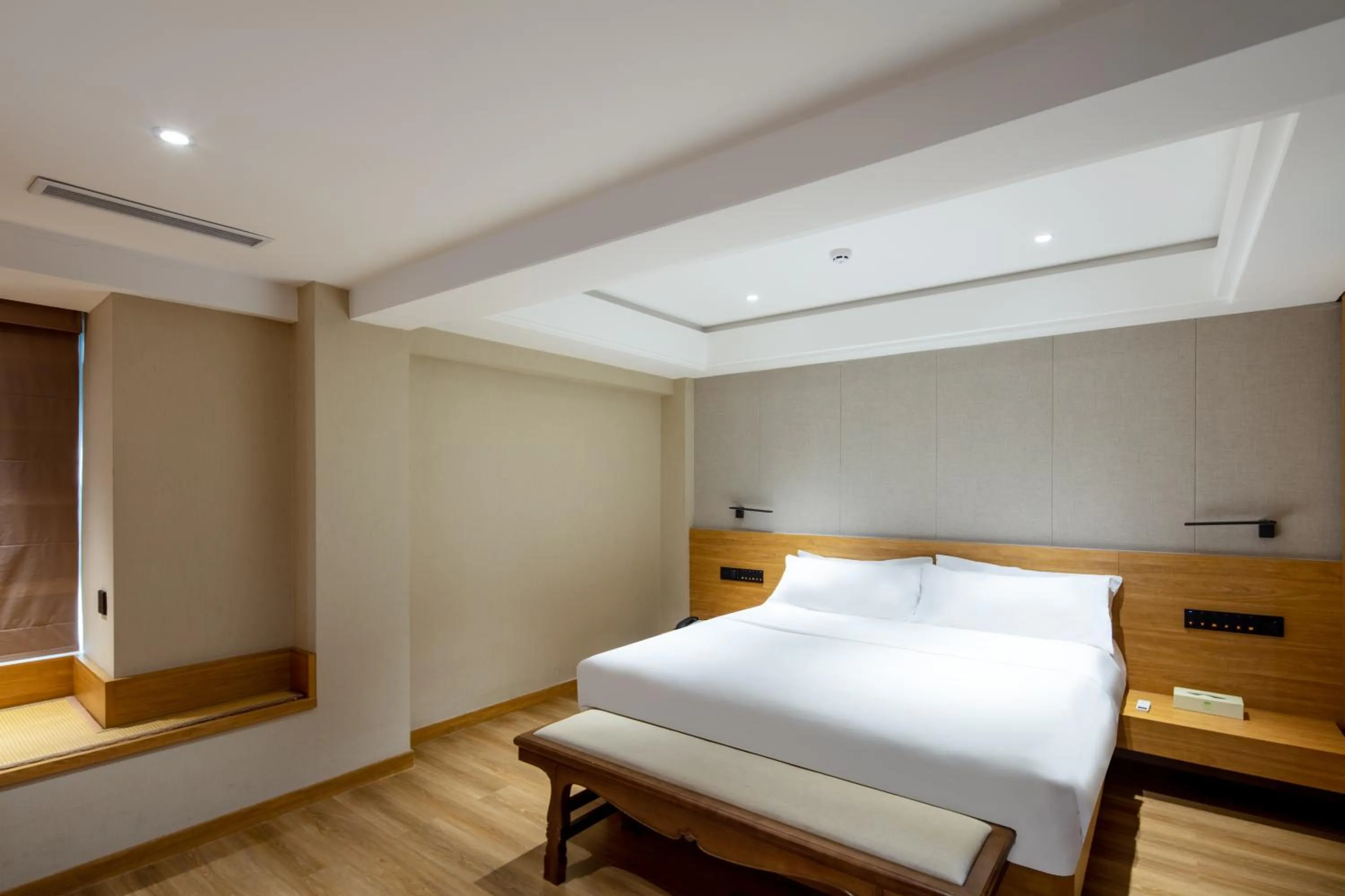 Bed in Venus Royal Hotel Guilin Elephant Trunk Hill & Sun and Moon Twin Towers Branch