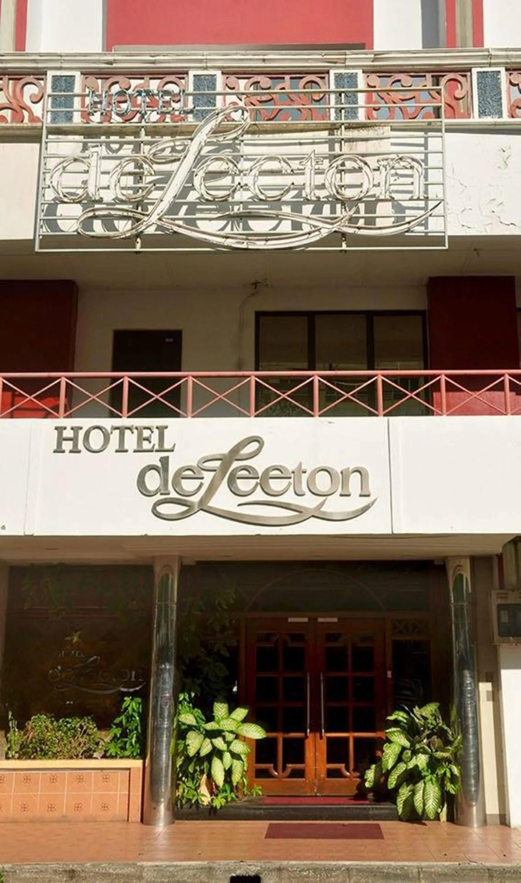 Facade/entrance in Hotel Deleeton