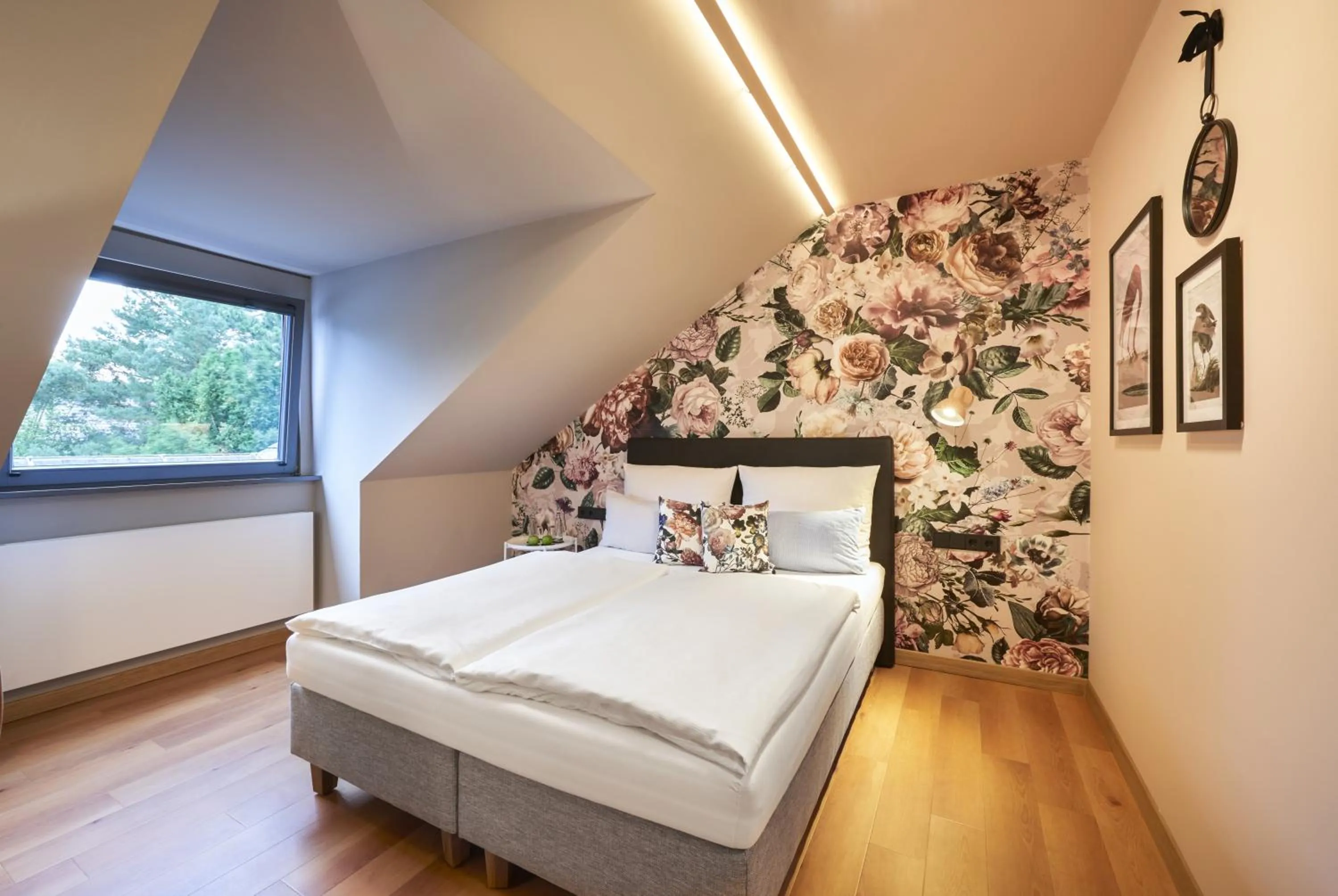 Photo of the whole room, Bed in QUARTIER 82 by Arcadeon