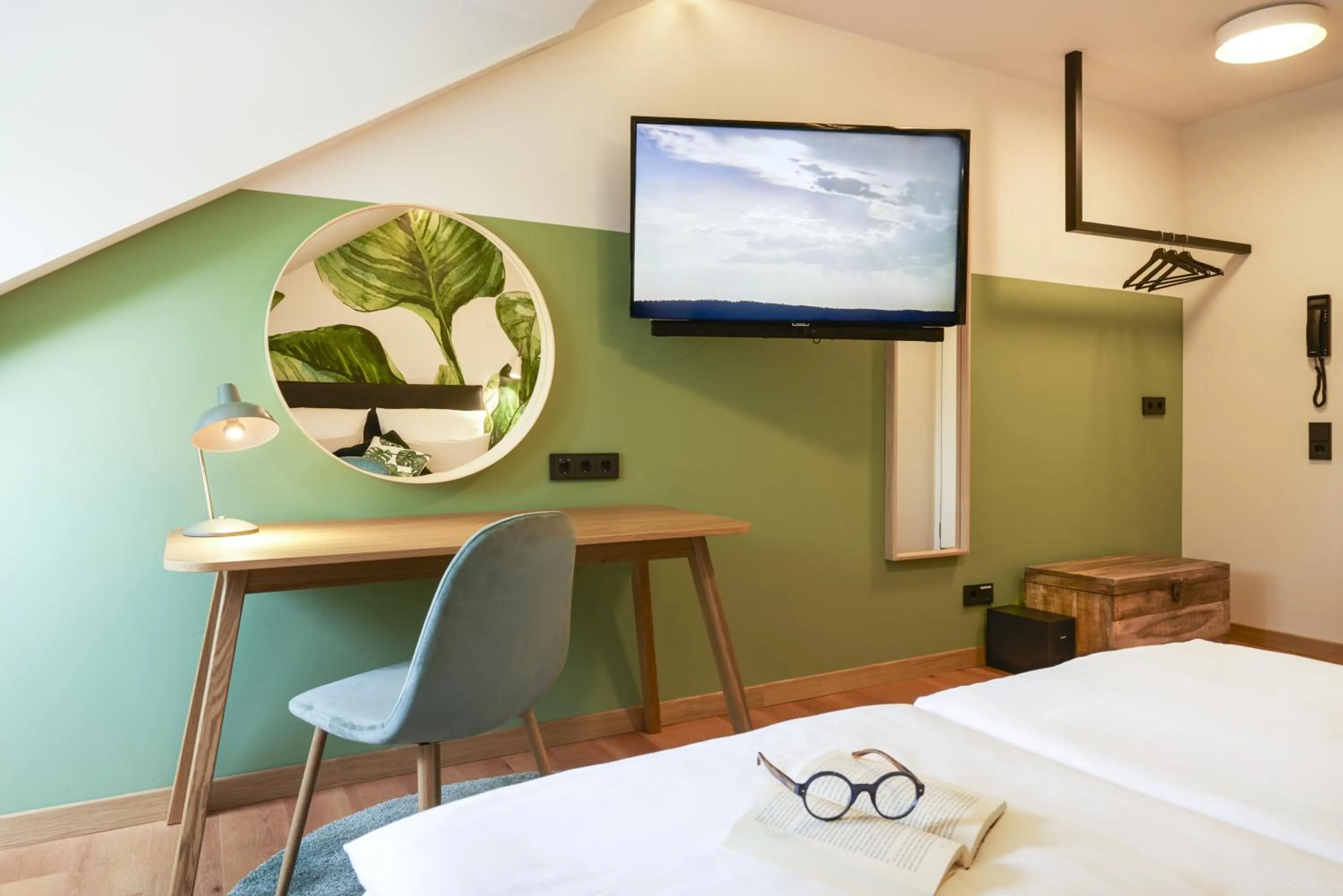 Photo of the whole room, Bed in QUARTIER 82 by Arcadeon