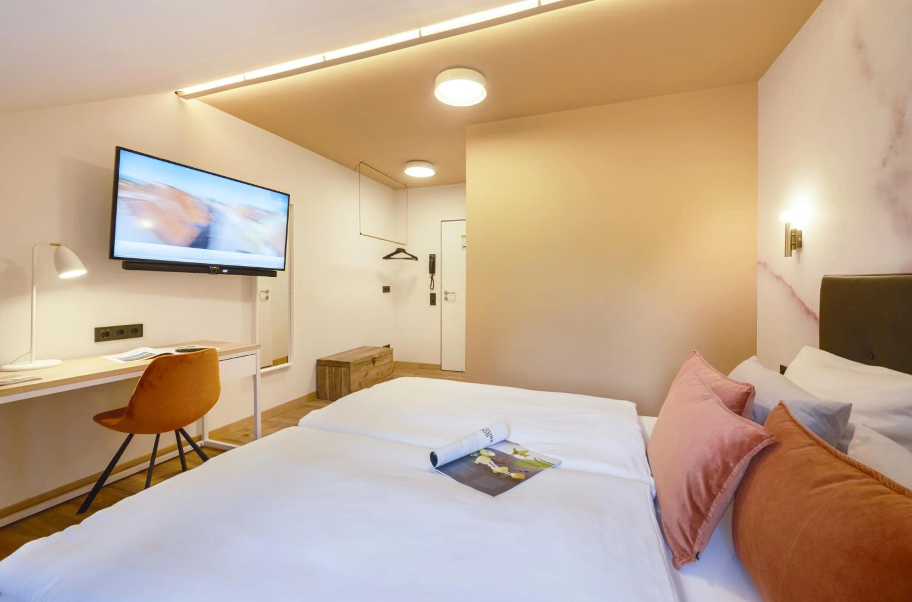 Photo of the whole room, Bed in QUARTIER 82 by Arcadeon