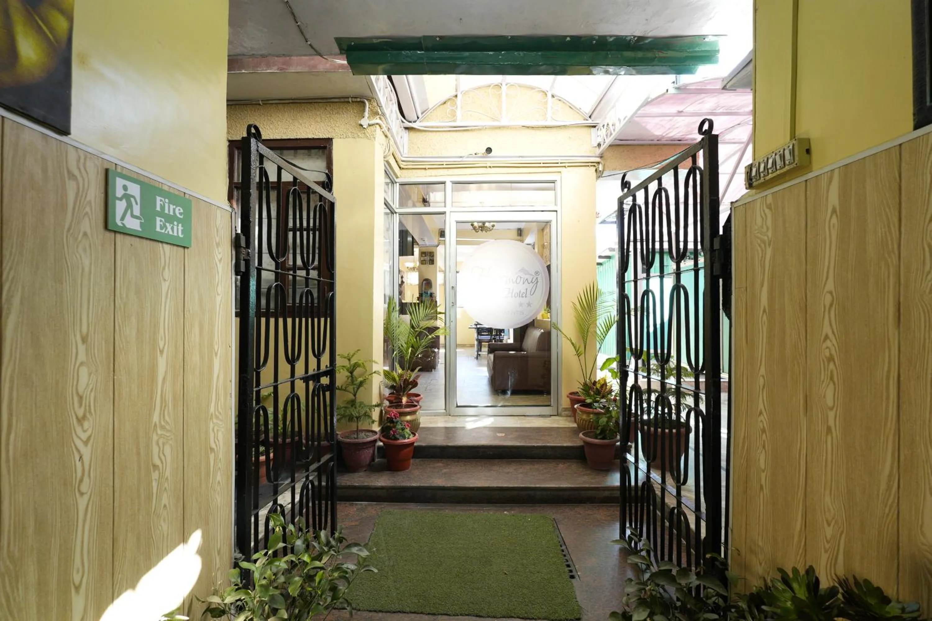 Facade/entrance in Harmony Sentiments