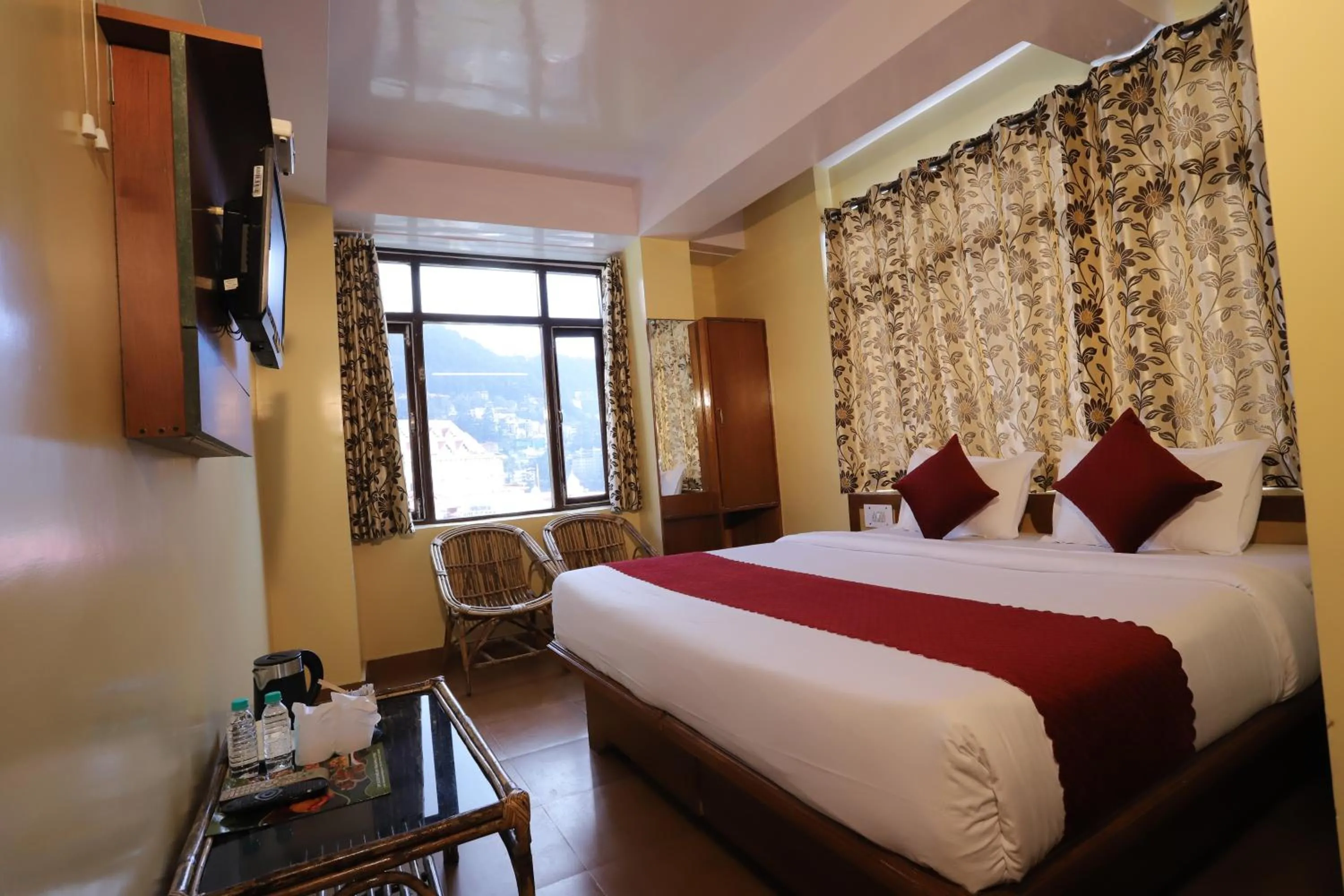 Photo of the whole room, Bed in Harmony Sentiments