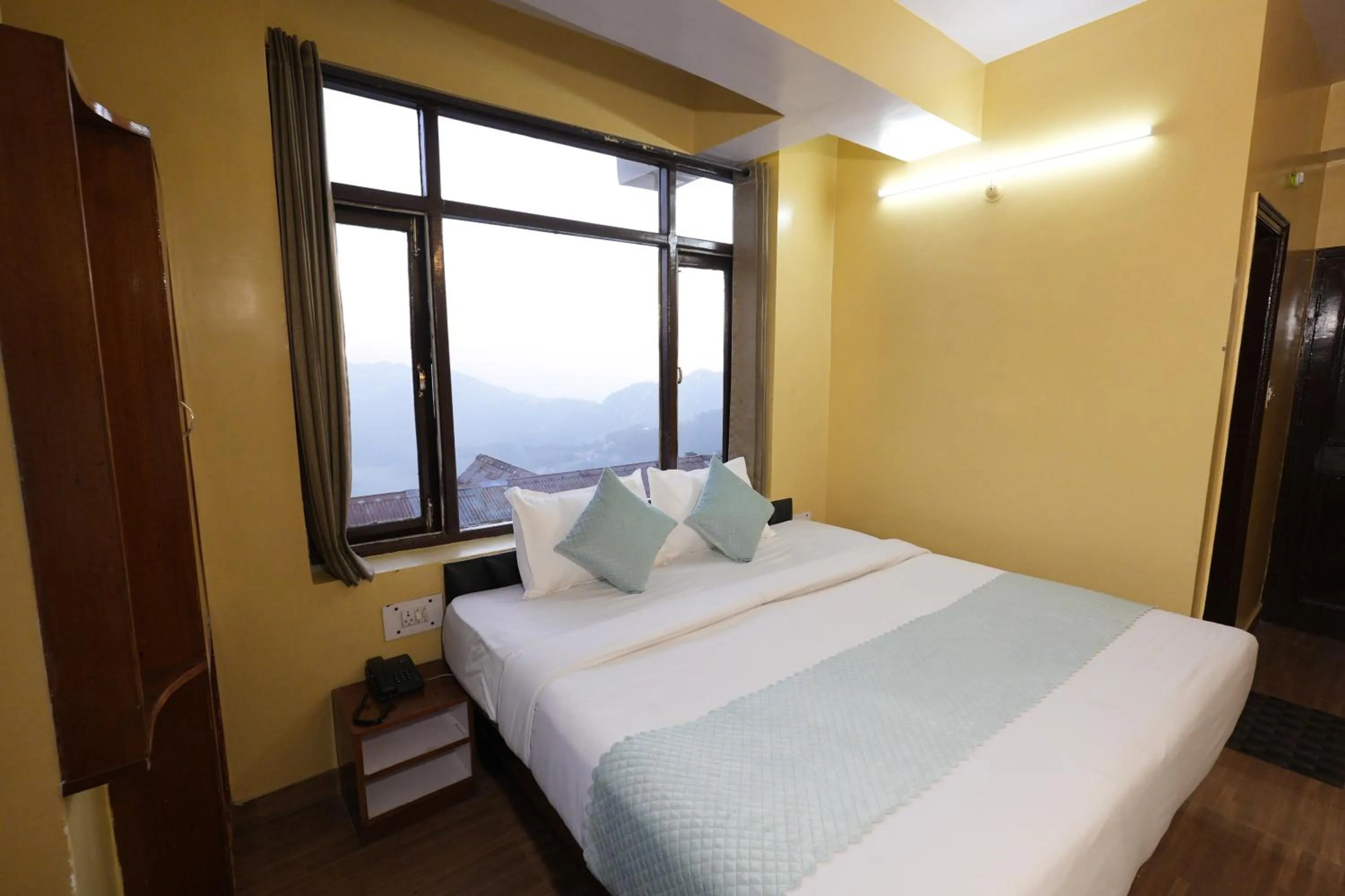 Photo of the whole room, Bed in Harmony Sentiments
