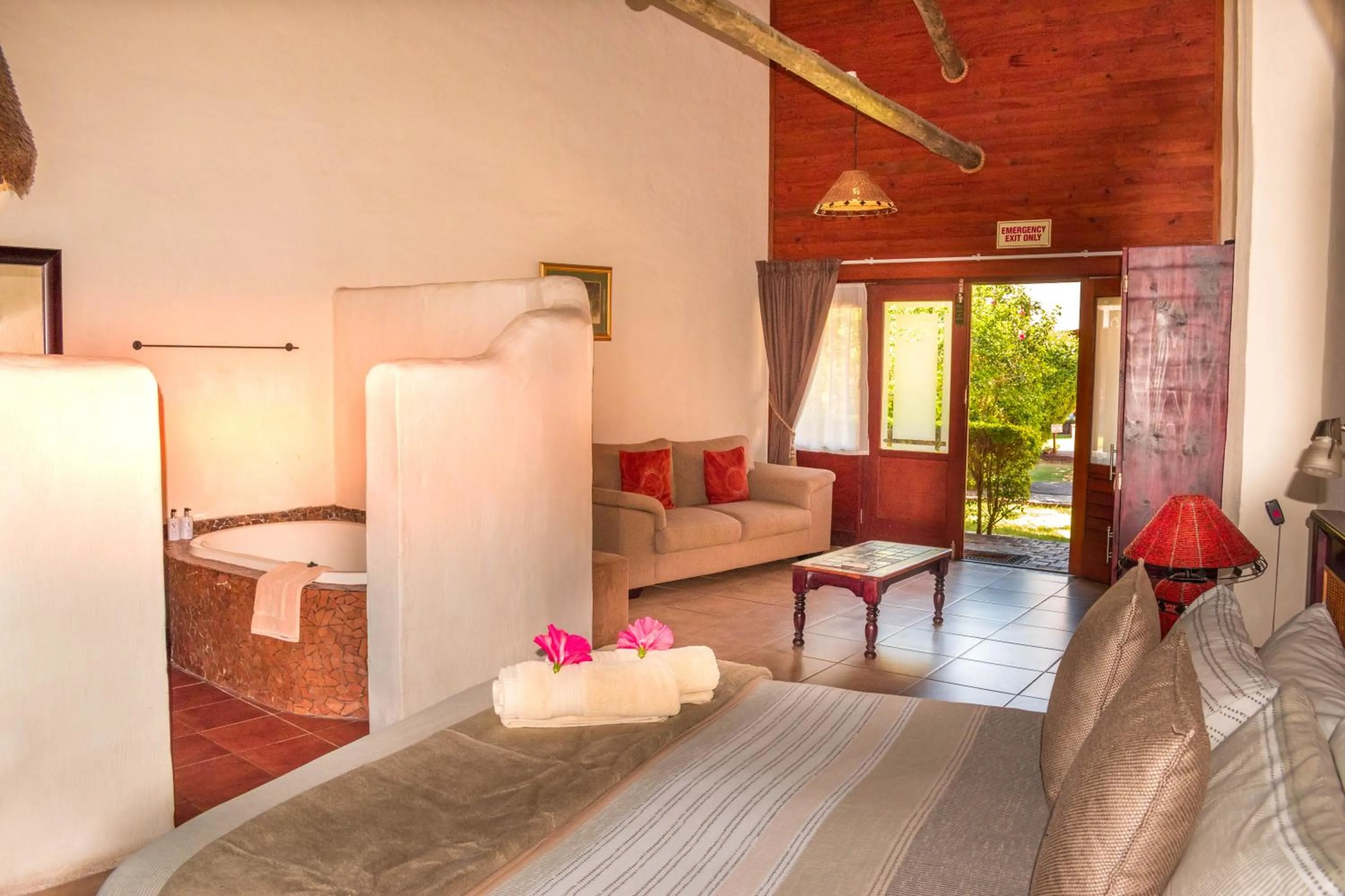 Photo of the whole room, Bed in Elephants Footprint Lodge