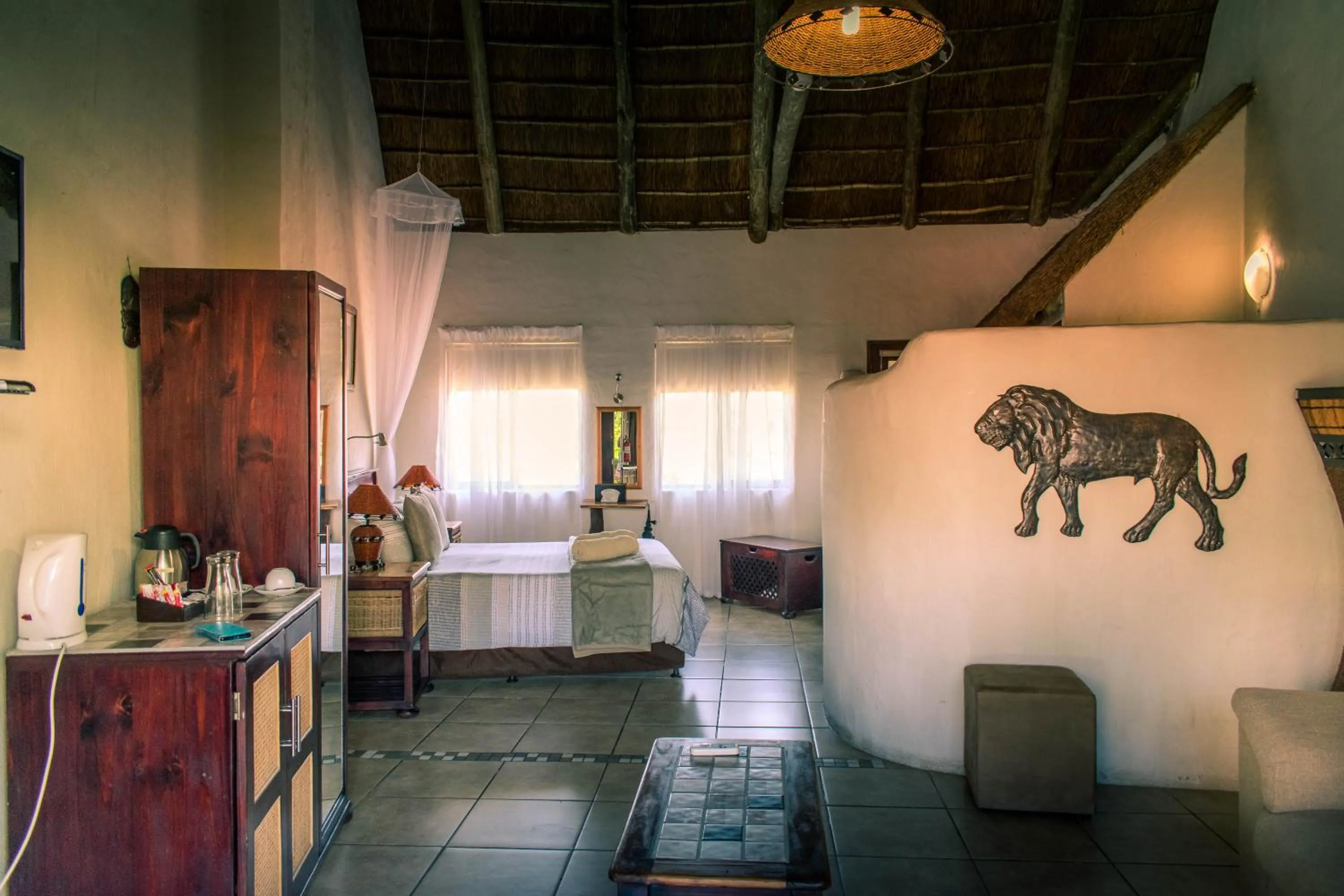 Photo of the whole room, Bed in Elephants Footprint Lodge