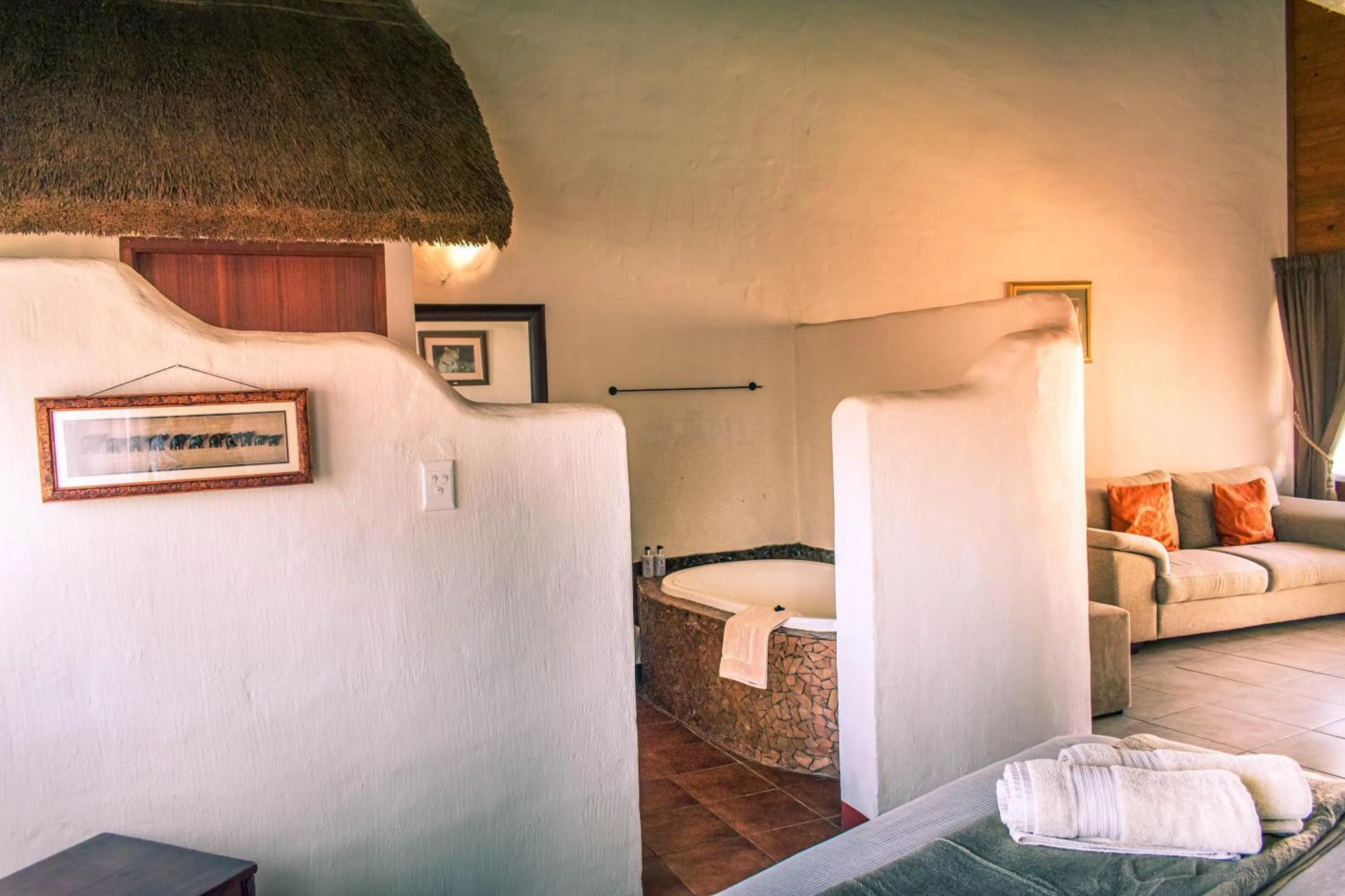Bathroom, Bed in Elephants Footprint Lodge