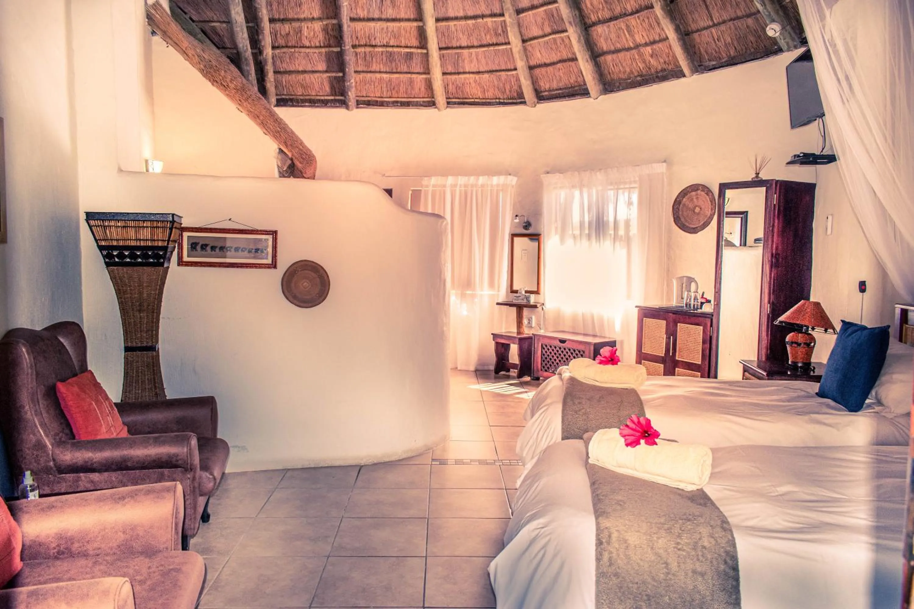 Photo of the whole room, Bed in Elephants Footprint Lodge