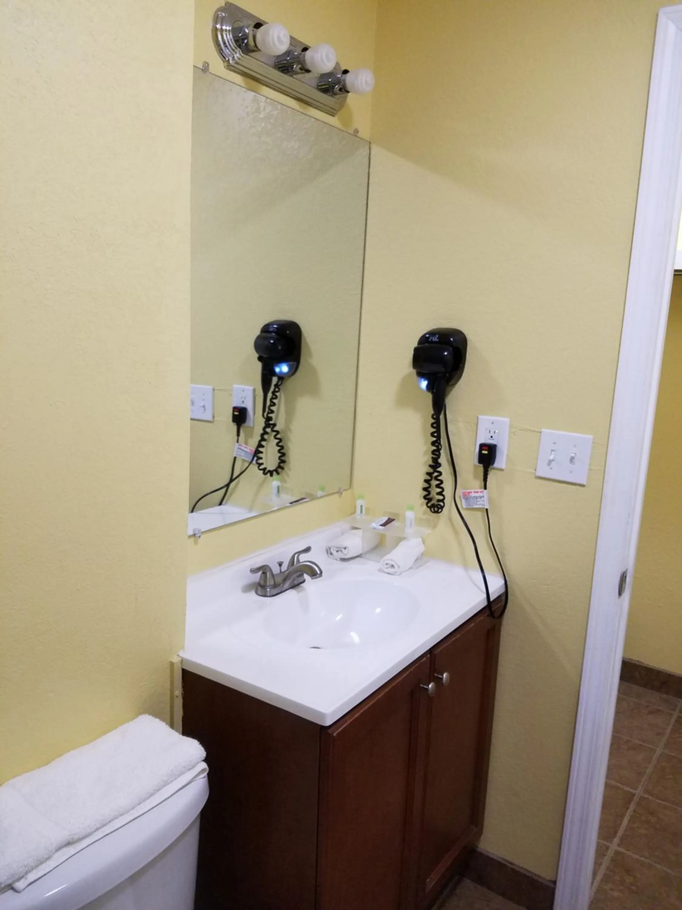 Bathroom in Country Inn Sterling